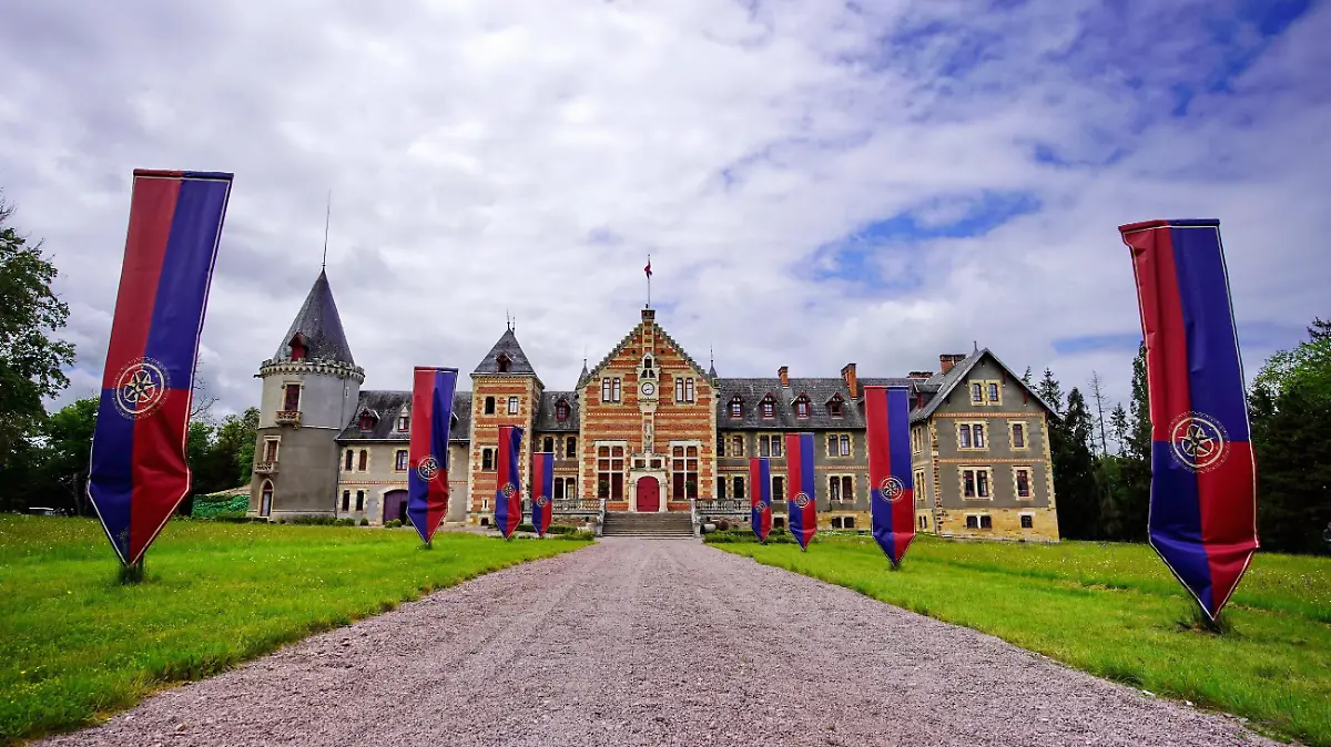 Das Schloss
+++ Die Verwendung des sendungsbezogenen Materials ist nur mit dem Hinweis und Verlinkung auf RTL+ gestattet. +++
