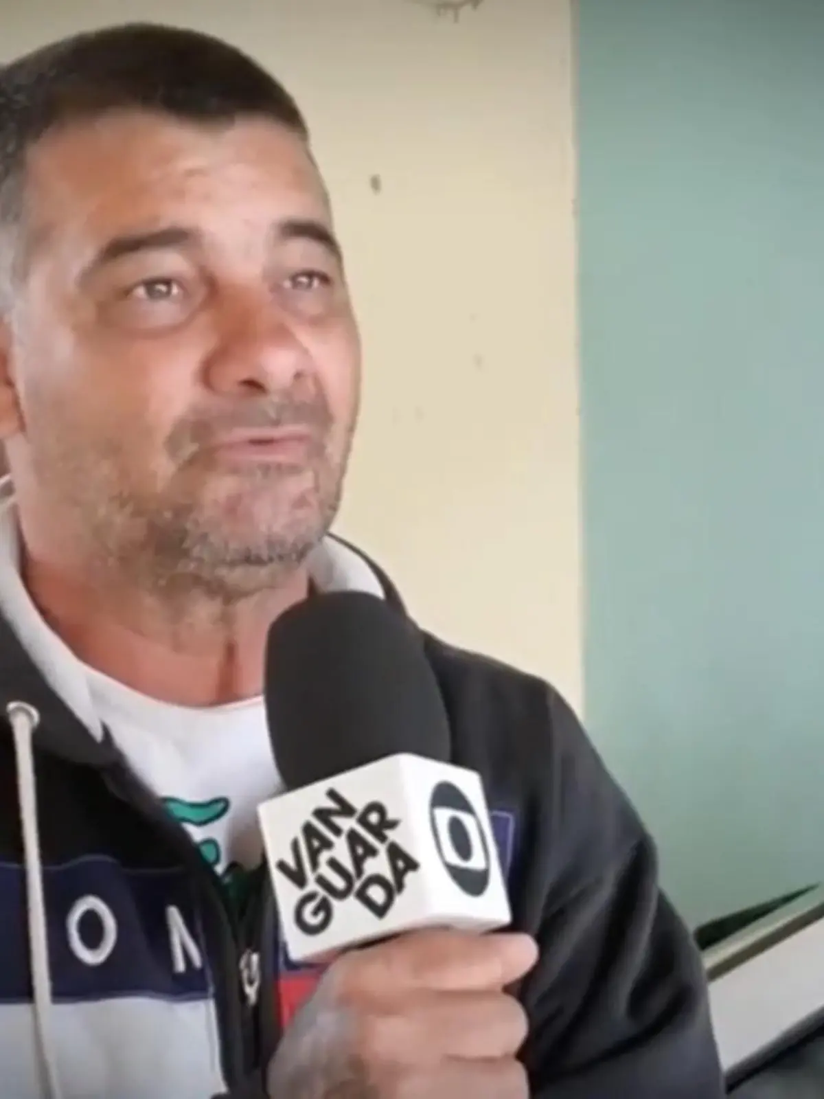 Ein Vater sucht öffentlich nach seiner verschwundenen Tochter. Nach ein paar Wochen findet die Polizei ihre Leiche im Haus der Familie. Der Vater wird verhaftet. Die Mutter ist davon überzeugt, dass die Tochter die Affäre ihres Vaters mitbekommen hat - und dafür sterben musste.