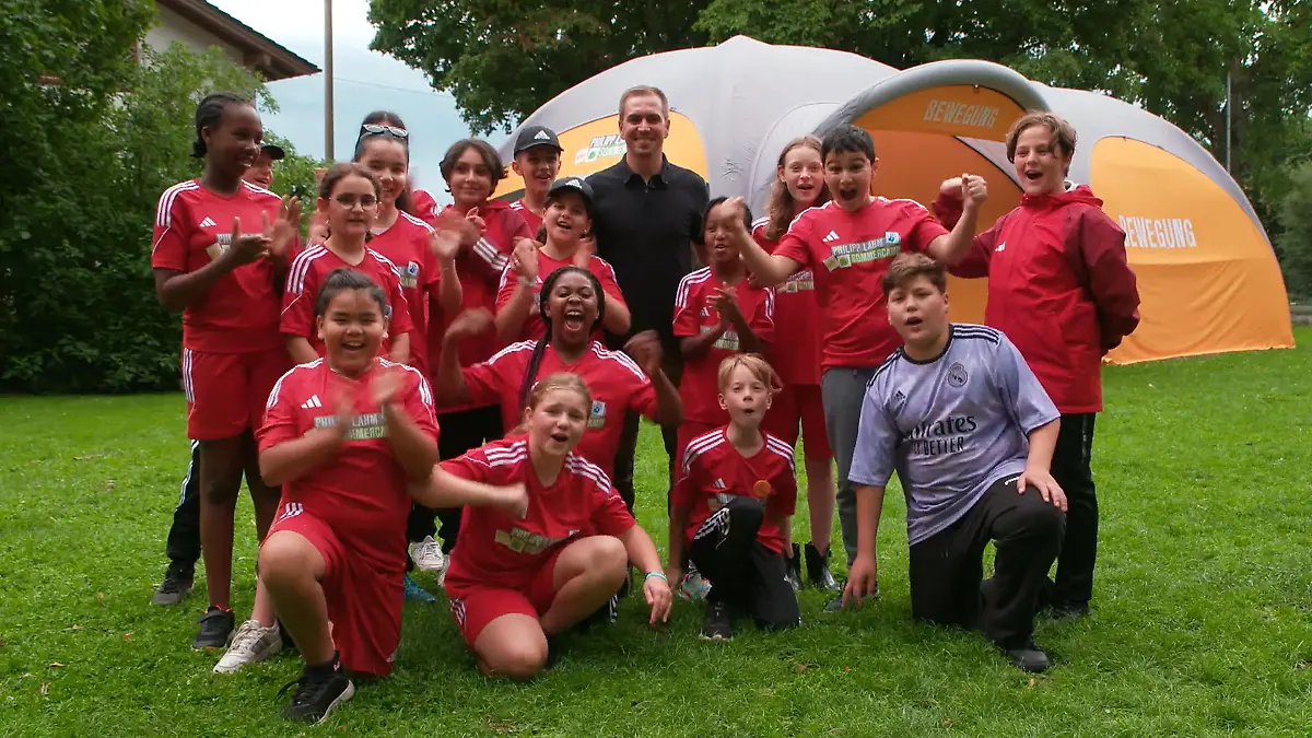 Wichtige Auszeit in den Philipp Lahm Sommercamps Benachteiligte Kinder und Jugendliche