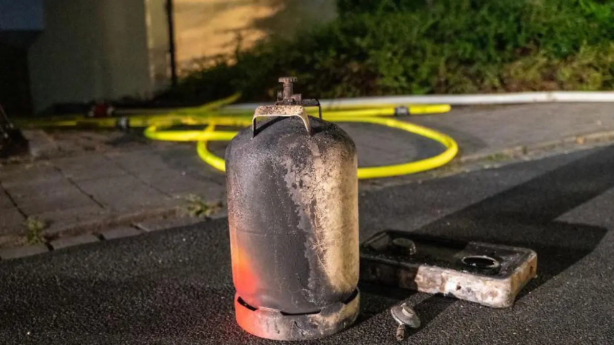 Dieser Grill ist in Neumarkt in die Luft geflogen, nun muss die Kripo klären, ob das Gerät defekt war oder falsch bedient worden ist.