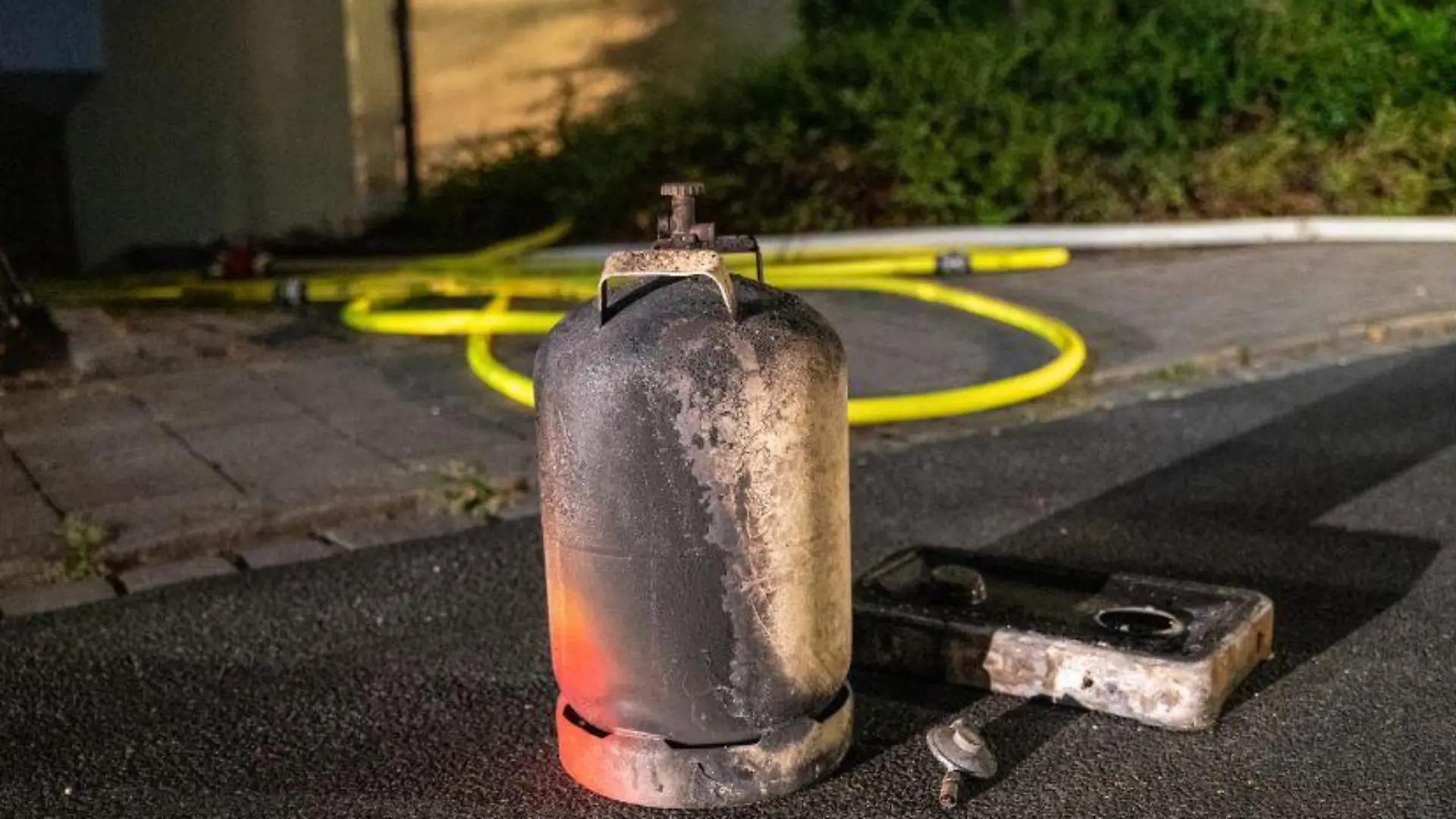 Dieser Grill ist in Neumarkt in die Luft geflogen, nun muss die Kripo klären, ob das Gerät defekt war oder falsch bedient worden ist.