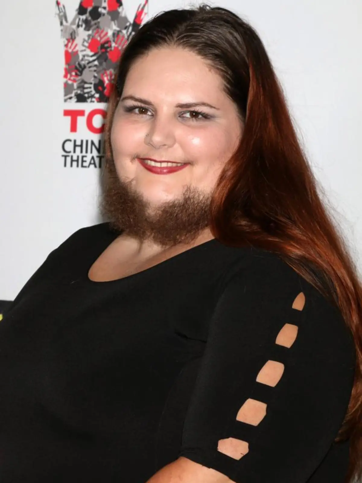 LOS ANGELES - SEP 7: Dakota Cooke, aka Dakota The Bearded Lady at the UNBELIEVABLE!!!!! Premiere at the TCL Chinese 6 Theaters on September 7, 2016 in Los Angeles, CA PUBLICATIONxINxGERxSUIxAUTxONLY Copyright: xKathyxHutchinsx

Los Angeles Sep 7 Dakota Cooke aka Dakota The bearded Lady AT The unbelievable Premiere AT The TCL Chinese 6 Theatre ON September 7 2016 in Los Angeles Approx PUBLICATIONxINxGERxSUIxAUTxONLY Copyright xKathyxHutchinsx  