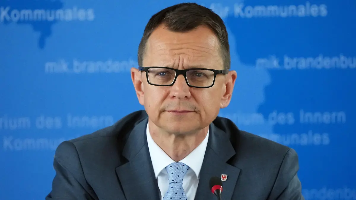 ARCHIV - 13.06.2022, Brandenburg, Potsdam: Jörg Müller, Leiter der Abteilung Verfassungsschutz im Brandenburger Innenministerium, aufgenommen während einer Pressekonferenz zum Verfassungsschutzbericht für das Jahr 2021. (zu dpa: «Verfassungsschützer: Extremisten träumen von «deutschem Wutwinter») Foto: Soeren Stache/dpa +++ dpa-Bildfunk +++