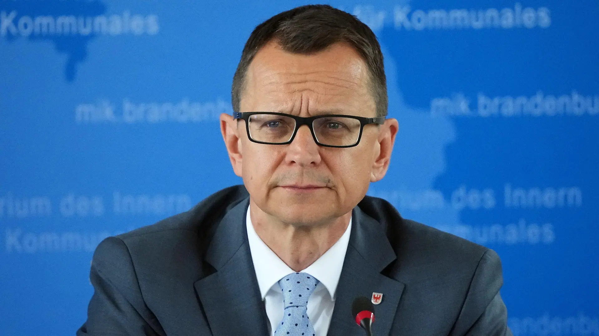 ARCHIV - 13.06.2022, Brandenburg, Potsdam: Jörg Müller, Leiter der Abteilung Verfassungsschutz im Brandenburger Innenministerium, aufgenommen während einer Pressekonferenz zum Verfassungsschutzbericht für das Jahr 2021. (zu dpa: «Verfassungsschützer: Extremisten träumen von «deutschem Wutwinter») Foto: Soeren Stache/dpa +++ dpa-Bildfunk +++