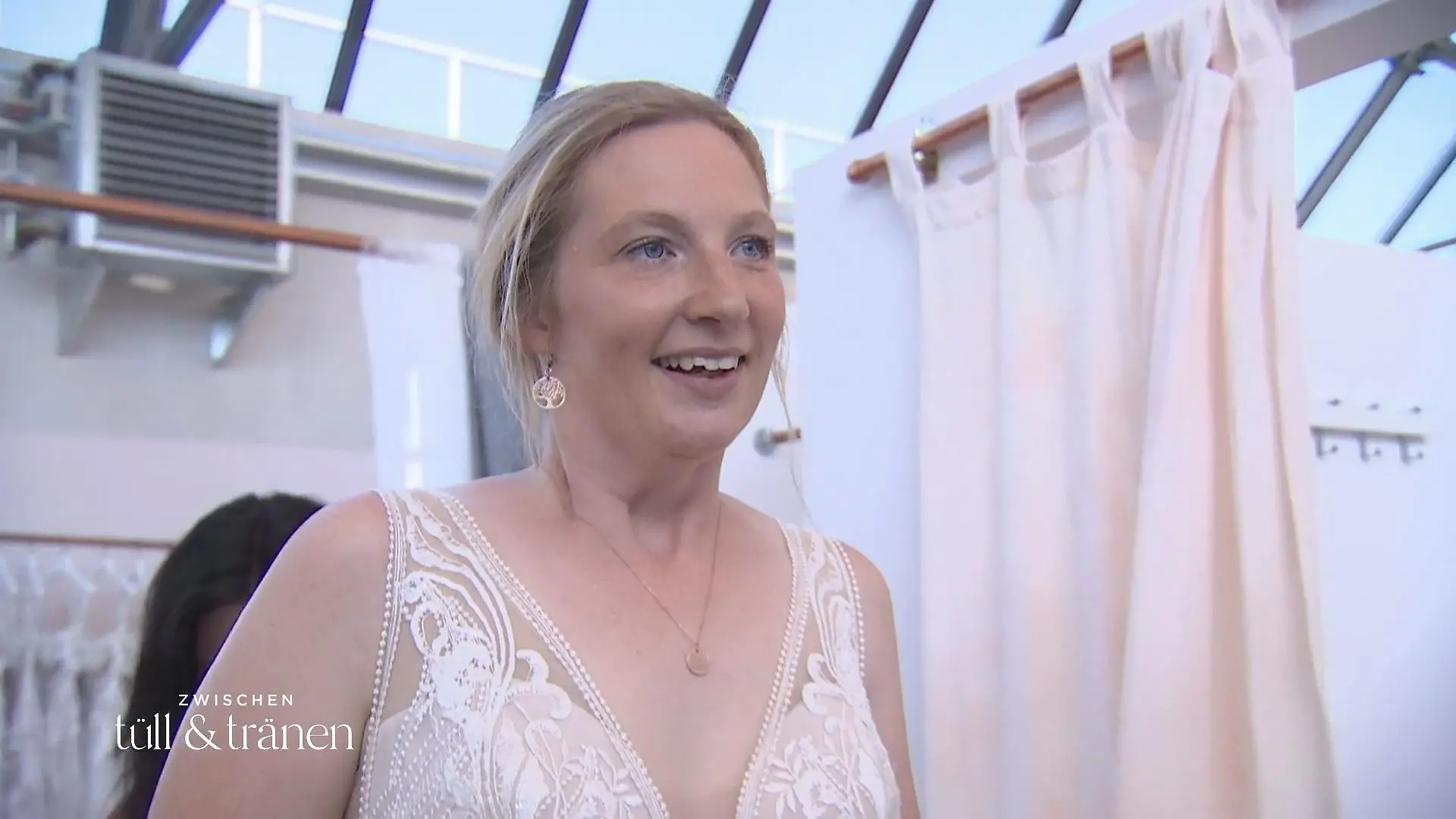 Linda fühlt sich in Hose und Shirt am wohlsten Ganz ungewohnt?