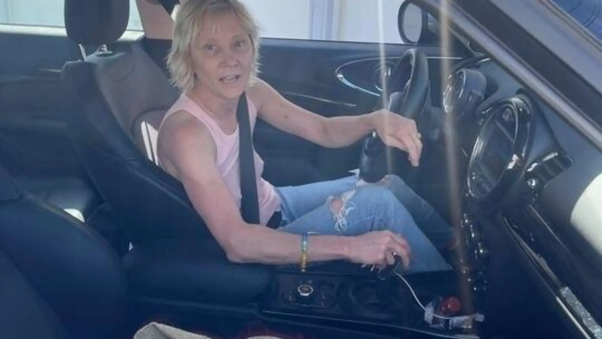 SONDERKONDITIONEN: MINDESTHONORAR: *EXCLUSIVE* Mar Vista, CA -
Anne Heche was involved in a wild crash in L.A. Friday, and has been taken away by ambulance in a stretcher.
The crash went down just after noon in the Mar Vista area of Los Angeles. Witnesses tell TMZ, she was driving a blue Mini Cooper and crashed into the garage of an apartment complex.
Residents of the apartment complex tried getting Anne out of the vehicle but she put the car in reverse and then sped off. A short time later, she crashed into a nearby home, igniting a fire. The fire was significant and engulfed the house.
Look closely at the photo of Anne inside the car (above) .. there's a bottle with a red cap in the cupholder next to the gearshift, and it looks like a bottle of alcohol.
Anne apparently suffered severe burns in the fire .. you see her clothes are charred as she's taken away on a stretcher. She's covered in a white cloth, when she suddenly sits up on the stretcher and starts flailing wildly as they put her in the ambulance.
We do not know the extent of her injuries or burns. We're told she's currently in the hospital intubated but expected to live. We're told her condition prevents doctors from performing any tests to determine if she was driving under the influence of alcohol.
*MANDATORY CREDIT: TMZ/BACKGRID*
Pictured: Anne Heche
BACKGRID USA 5 AUGUST 2022
BYLINE MUST READ: TMZ / BACKGRID
**USA and Canada Clients Must Call for Rights**
USA: +1 310 798 9111 / usasales@backgrid.com
UK: +44 208 344 2007 / uksales@backgrid.com
*UK Clients - Pictures Containing Children
Please Pixelate Face Prior To Publication*