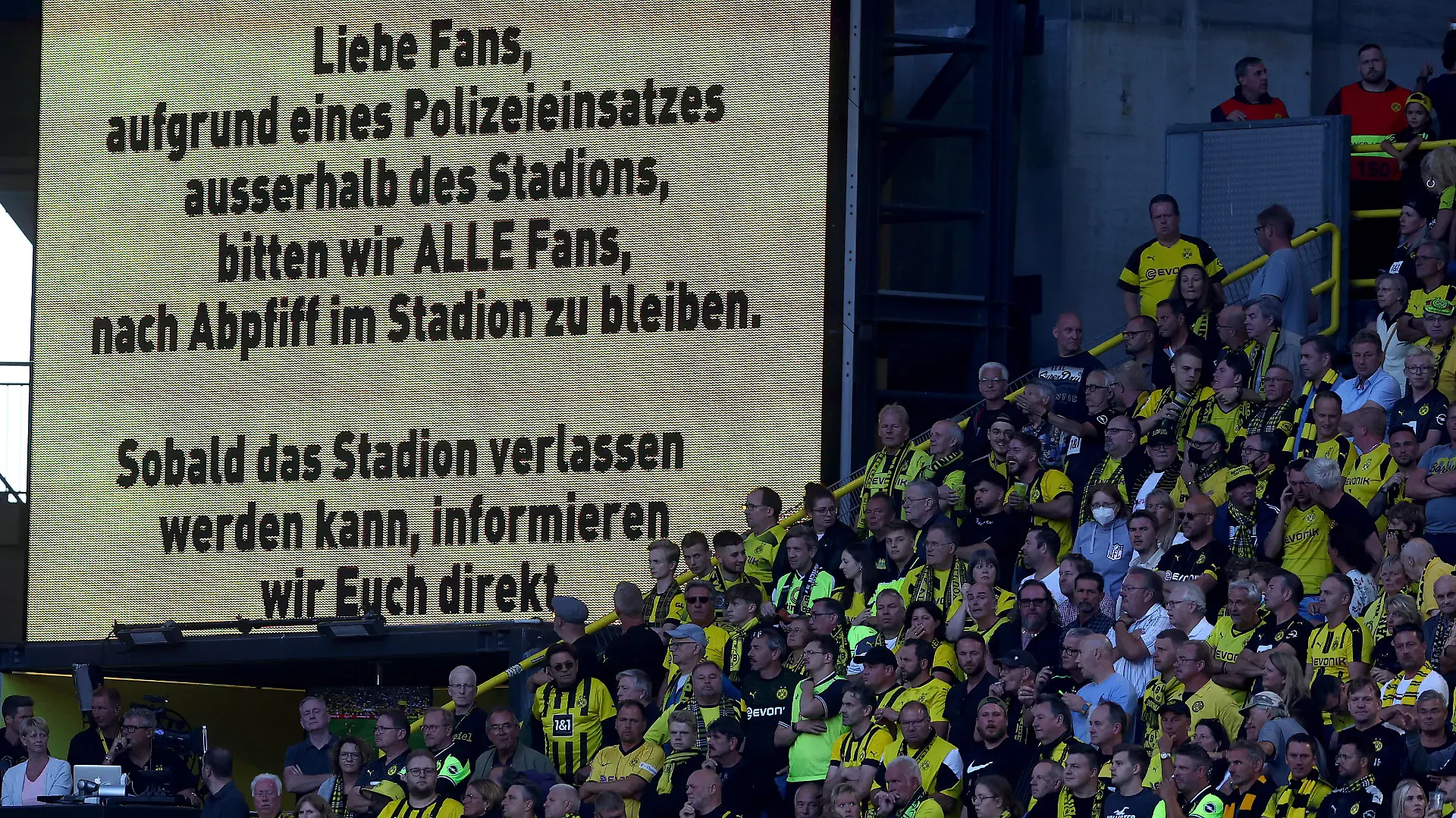DORTMUND, GERMANY - AUGUST 06: A general view of the inside of the stadium as the LED Screen displays a message informing fans to remain inside the stadium after the final whistle due to a Police incident on the outside of the stadium during the Bundesliga match between Borussia Dortmund and Bayer 04 Leverkusen at Signal Iduna Park on August 06, 2022 in Dortmund, Germany. (Photo by Lars Baron/Getty Images)