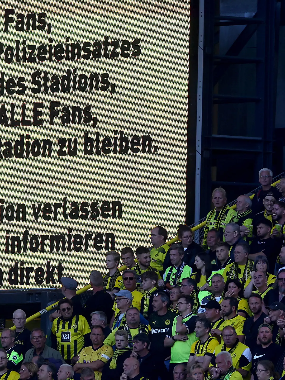 DORTMUND, GERMANY - AUGUST 06: A general view of the inside of the stadium as the LED Screen displays a message informing fans to remain inside the stadium after the final whistle due to a Police incident on the outside of the stadium during the Bundesliga match between Borussia Dortmund and Bayer 04 Leverkusen at Signal Iduna Park on August 06, 2022 in Dortmund, Germany. (Photo by Lars Baron/Getty Images)