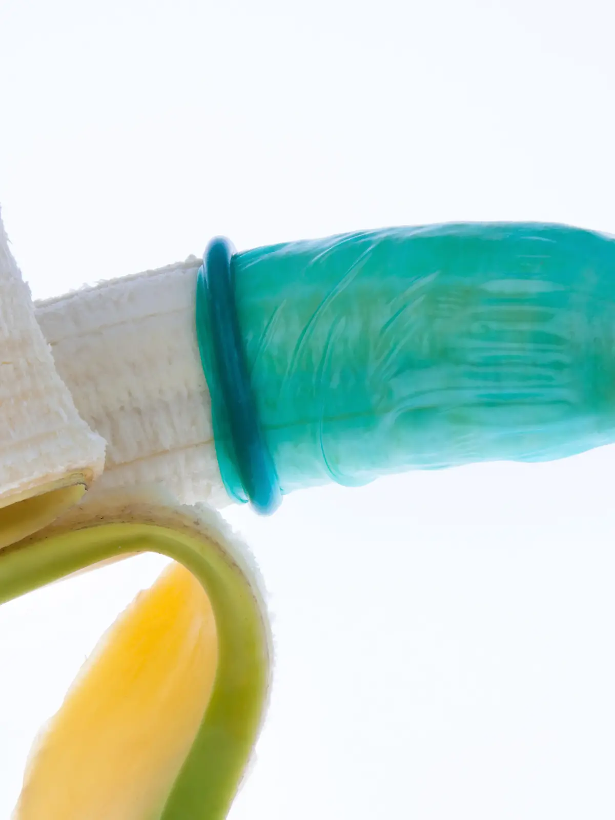 Kondom mit Banane Symbol für Verhütung und Ansteckung durch Aids