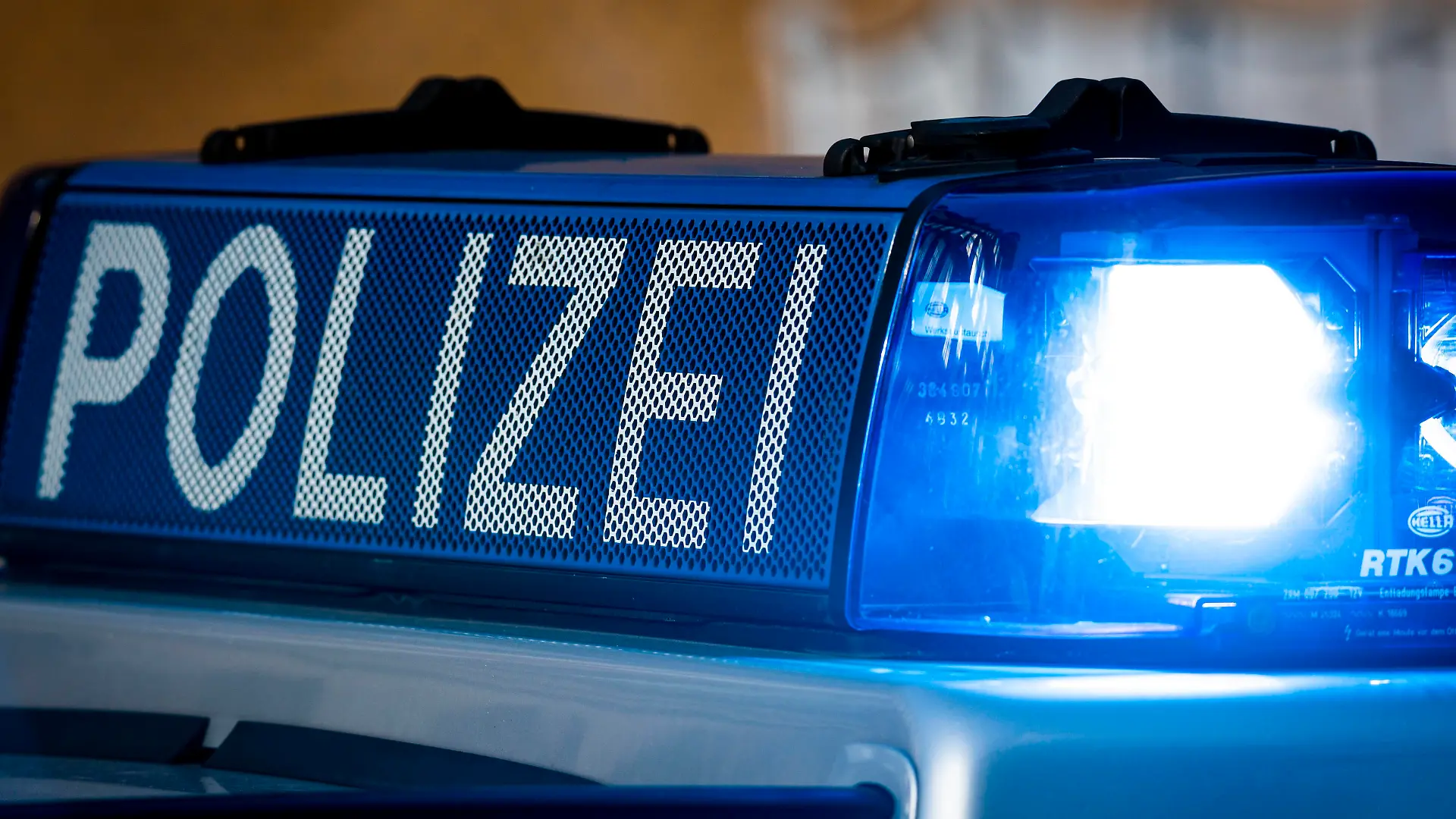 Symbolbild Polizei Polizeifahrzeug bei einer Demonstration am 28.09.2019 in Hamburg. Hamburg Deutschland *** Symbol picture police police car at a demonstration on 28 09 2019 in Hamburg Hamburg Germany