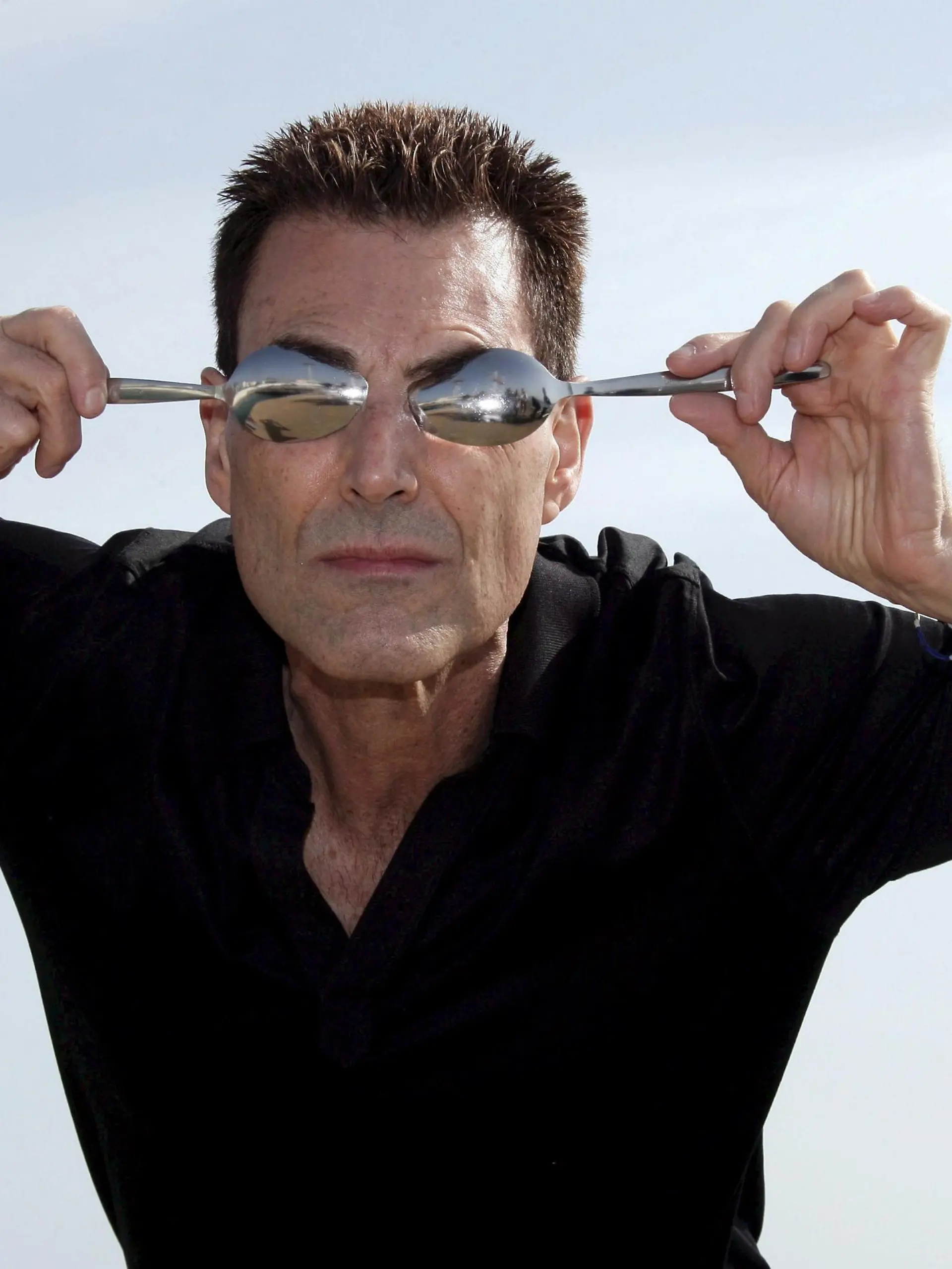 The mentalist Uri Geller attends MIPCOM 2008 to promote his show The Successor, in Cannes, France, 14 October 2008. MIPCOM 2008 is the global content event for creating, co-producing, buying, selling, financing and distributing entertainment content across all platforms. It provides the key decision-makers in the TV, film, digital and audiovisual content, production and distribution industry with the only market conference and networking forum to discover future trends and trade content rights on a global level. The event takes place from October 13 to 17, 2008. EPA/BRUNO BEBERT CORBIS OUT +++(c) dpa - Bildfunk+++