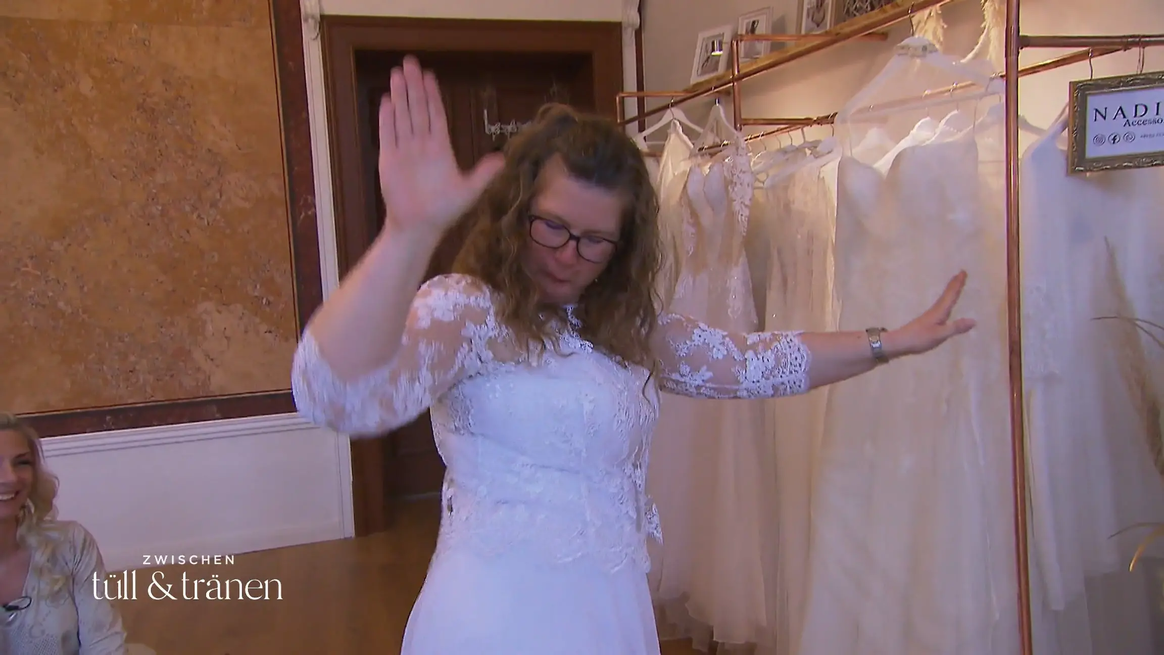 Tanzmaus Rebecca hat ihr Traumkleid gefunden Spitze in Spitze