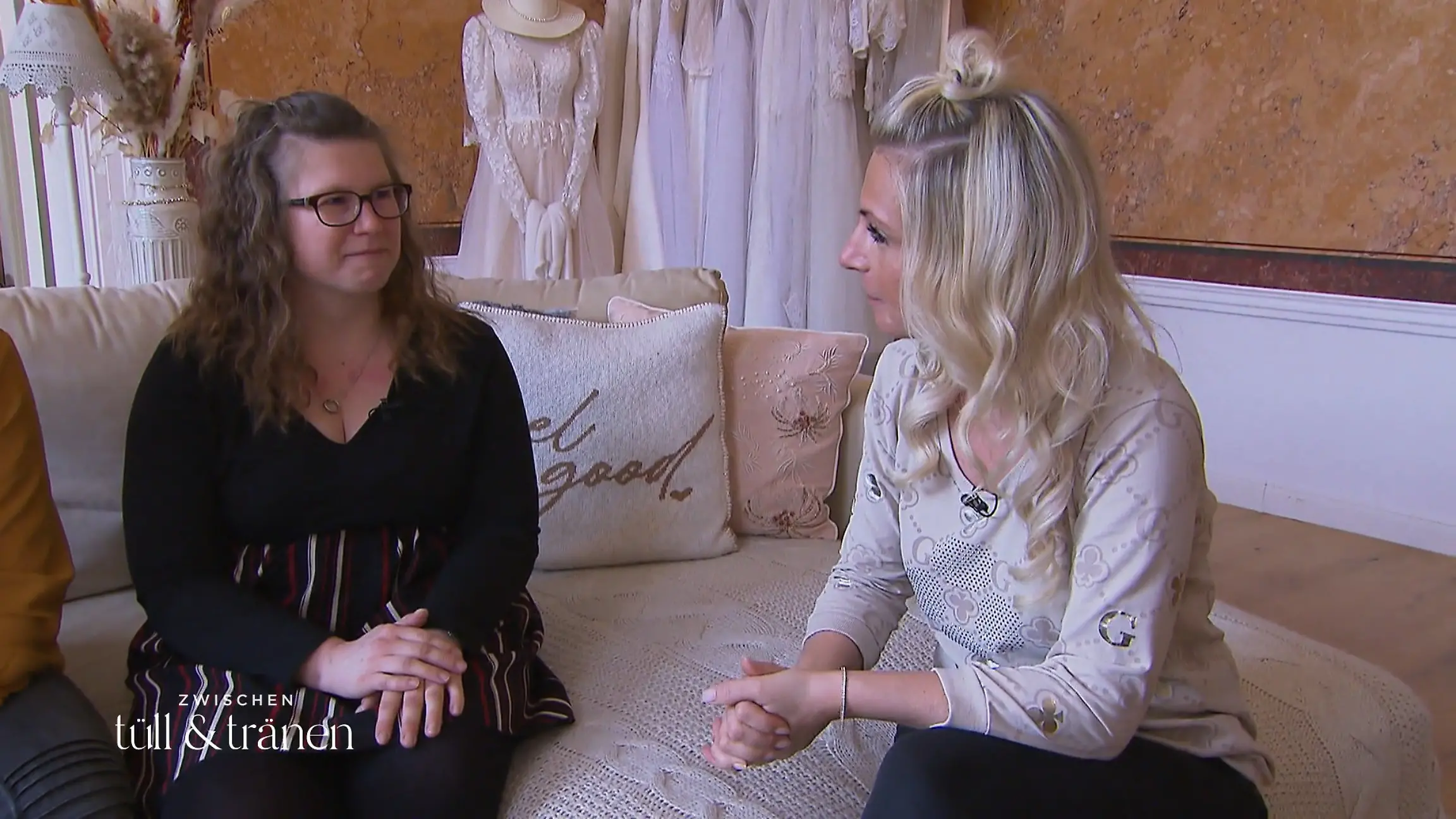 Rebeccas Ehemann will sie im figurbetonten Kleid Passt das?