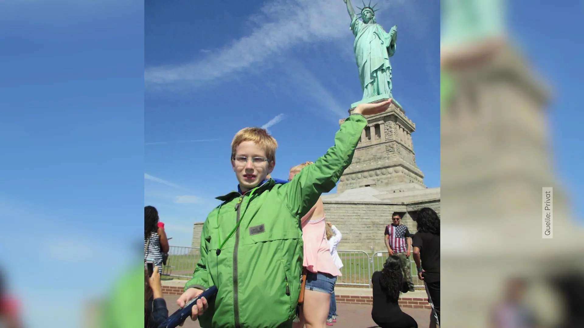 Yanik ist 2012 mit seinen Eltern in die USA ausgewandert und wurde in seinem Talent sehr gefördert. Durch das Kurs-System konnte er Kurse aus höheren Schuljahren belegen.