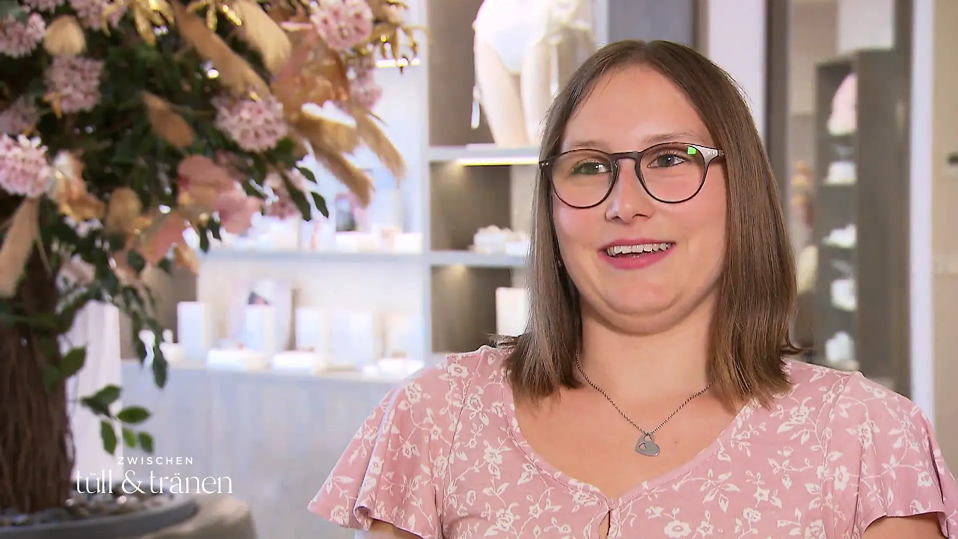Braut Sarah hat schon einen "Kleidercrush" Schockverliebt
