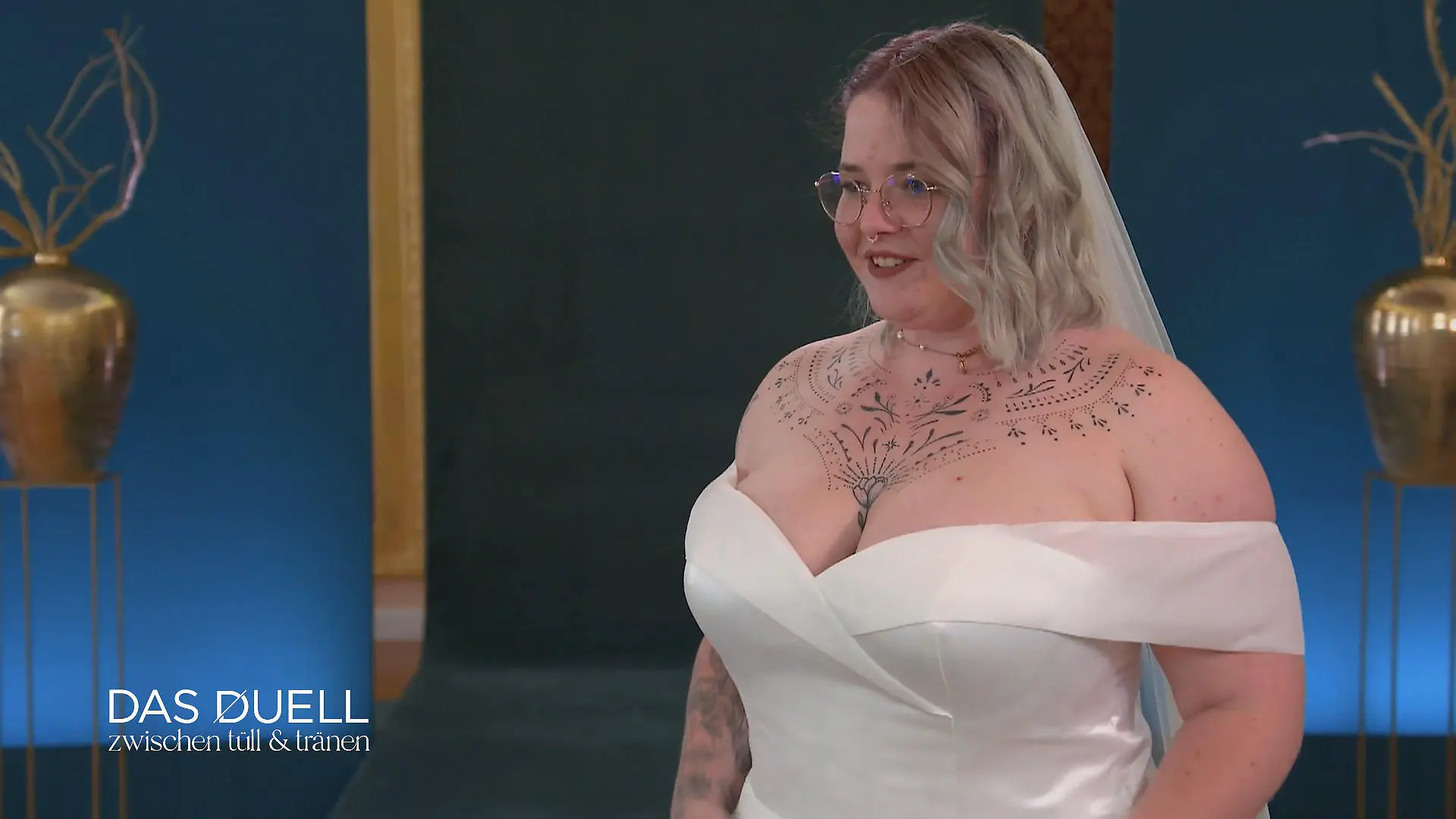 Manu haut Braut Laura zum zweiten Mal um Schlichte Eleganz