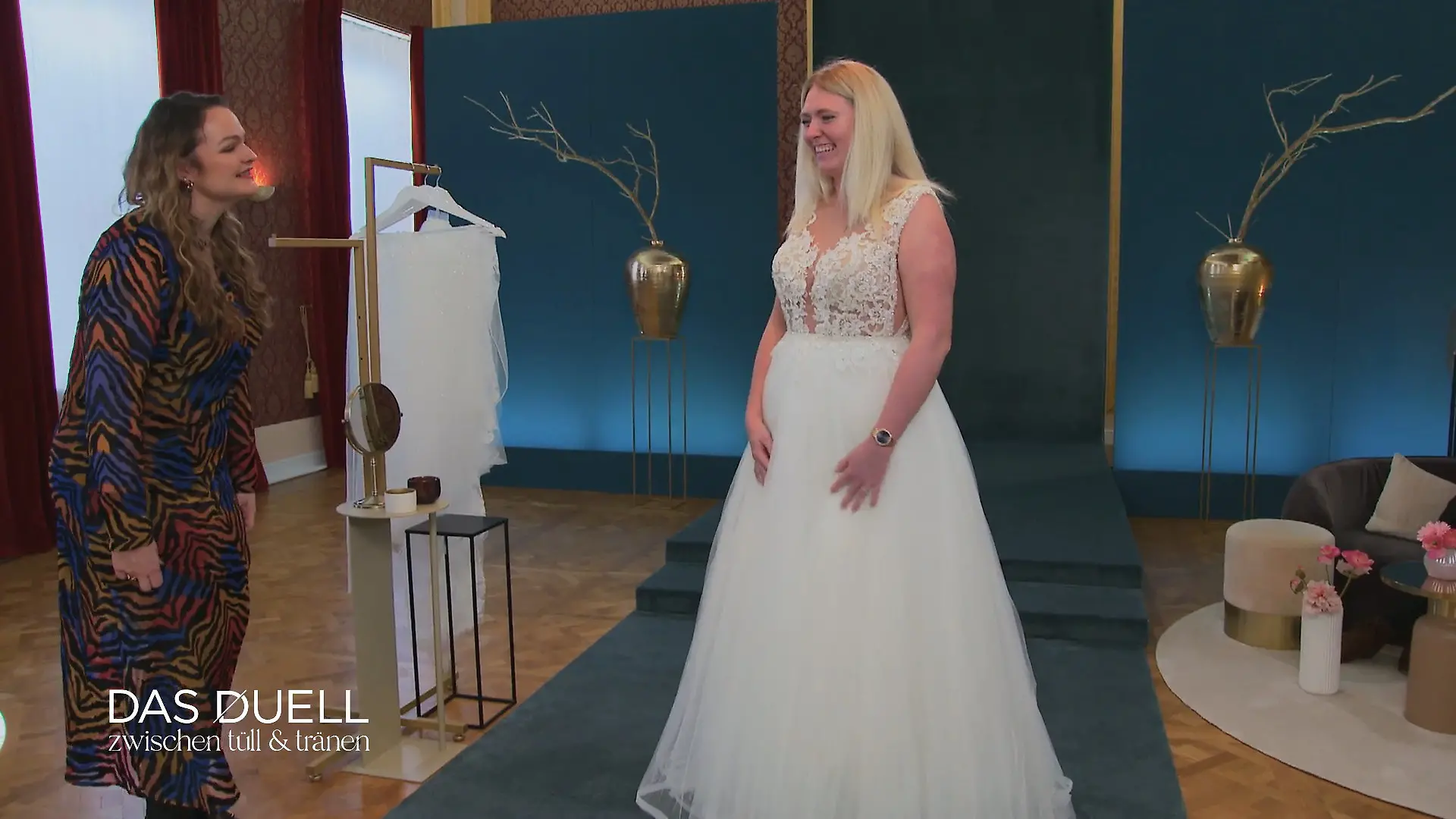 Das erste Kleid lässt gleich die Tränen kullern Da fehlt noch was
