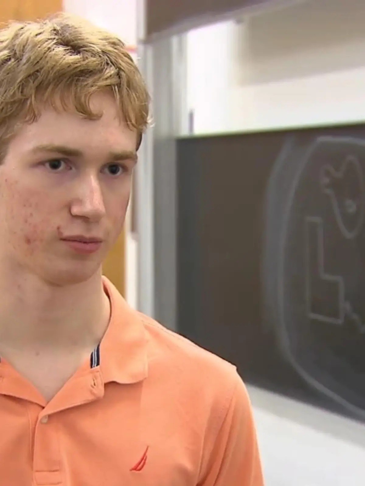 Bei dem Wort „Mathe“ bekommen die meisten Menschen vermutlich Gänsehaut und erinnern sich nicht gerne an ihre Schulzeit zurück. Doch für Yanik ist die Mathematik eine große Leidenschaft. Mit gerade einmal 18 Jahren schreibt er seine Doktorarbeit und ist ein wahres Genie auf seinem Gebiet. Wie er so früh promovieren kann – im Video.