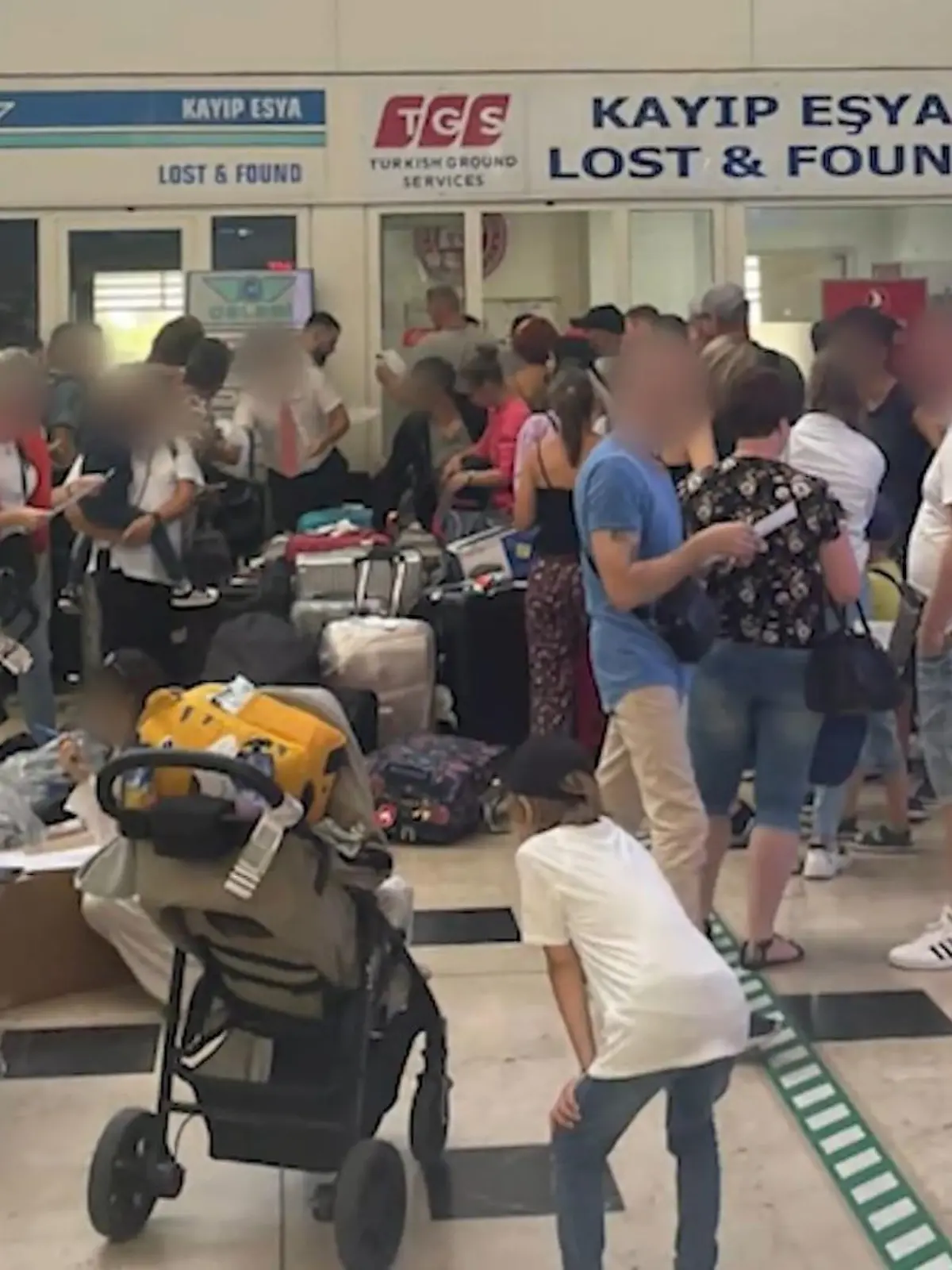 Reisende haben Urlaubs-Retter Ralf Benkö ganz aktuell um Hilfe gebeten: Als sie in der Türkei gelandet sind, fehlte von ihren Koffern jede Spur. Nun versucht der Experte den Betroffenen zu helfen.