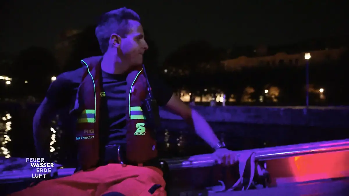 Gestürzter Radfahrer bei nächtlicher Kontrollfahrt entdeckt DLRG Wasserrettung