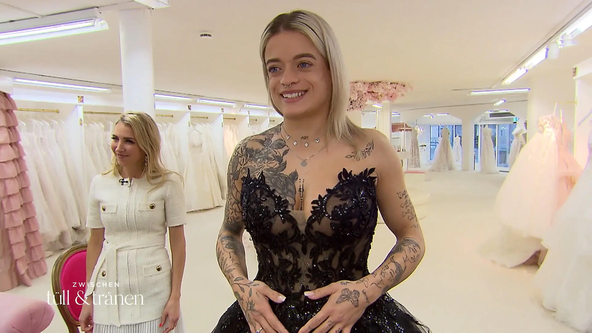 Lucia strahlt - Das Kleid sagt alles Es ist perfekt