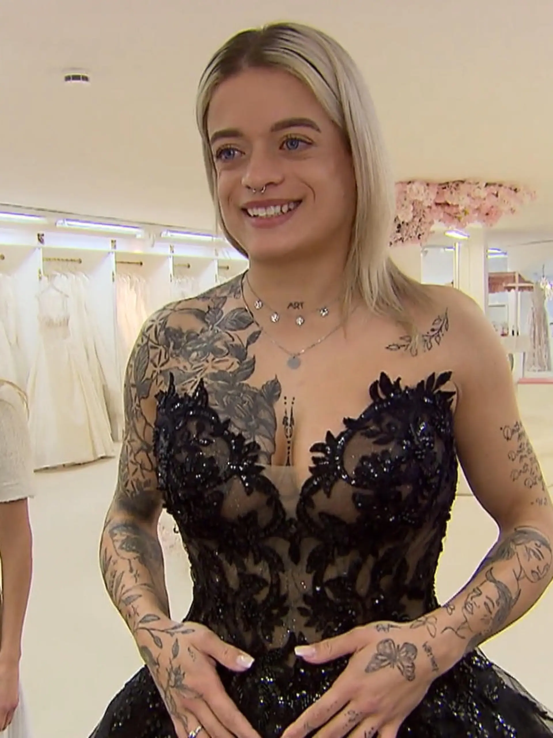 Bild zu: "Lucia strahlt - Das Kleid sagt alles"