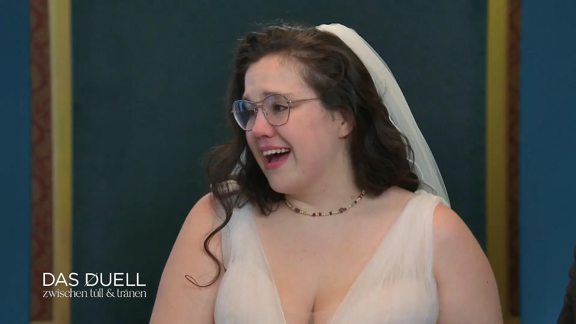 Welches Kleid kann Content Creatorin Verena überzeugen? Taktik oder Tiktok?