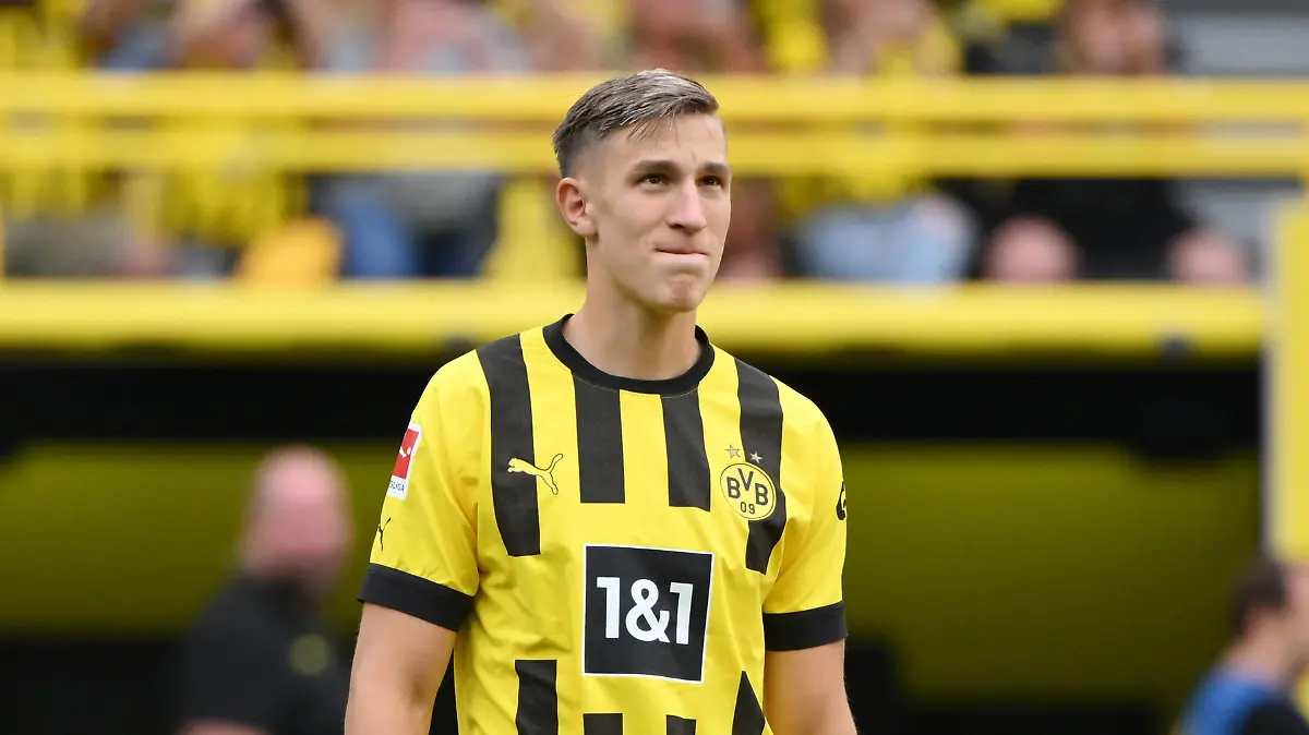  Nico Schlotterbeck Borussia Dortmund 31.07.2022, Fussball GER, Borussia Dortmund Saisoneröffnung 2022/2023 mit Vorstellung des Profi Kaders und Legendenspiel Foto: Maik Hölter/TEAM2sportphoto Dortmund Signal Iduna Park Nordrhein Westfalen Deutschland *** Nico Schlotterbeck Borussia Dortmund 31 07 2022, Football GER, Borussia Dortmund season opening 2022 2023 with presentation of the professional squad and legends game Photo Maik Hölter TEAM2sportphoto Dortmund Signal Iduna Park Nordrhein Westfalen Germany Team2