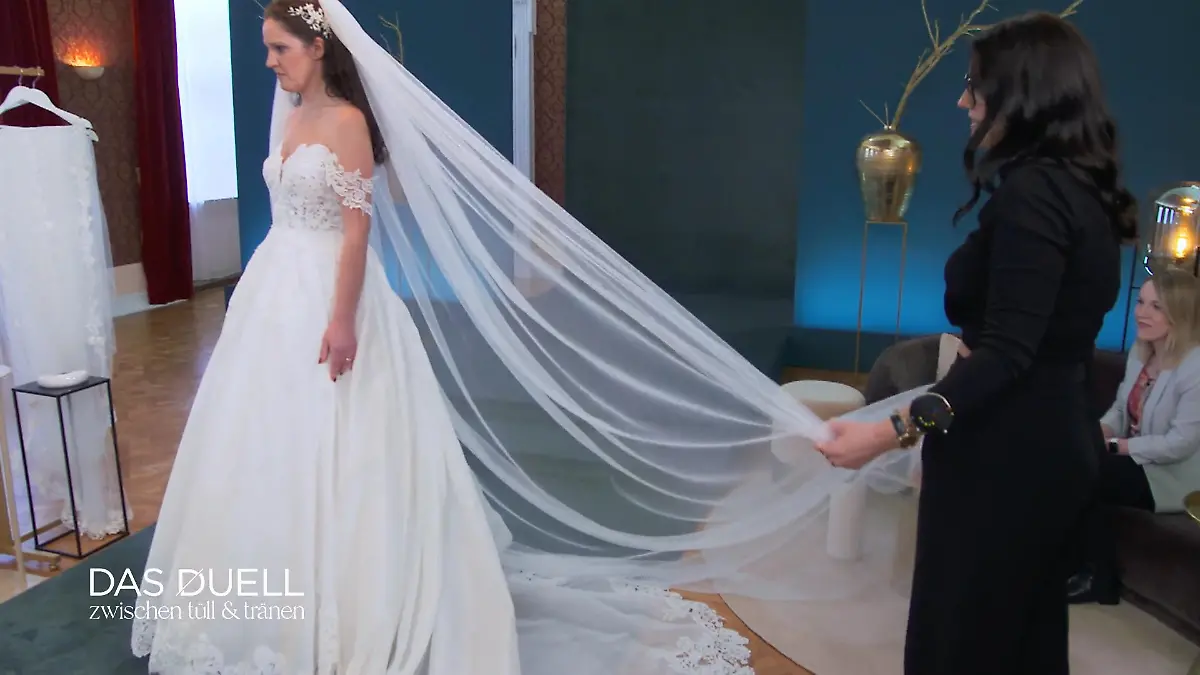 Nancy ist von Elaines Auswahl begeistert Schleierhaft