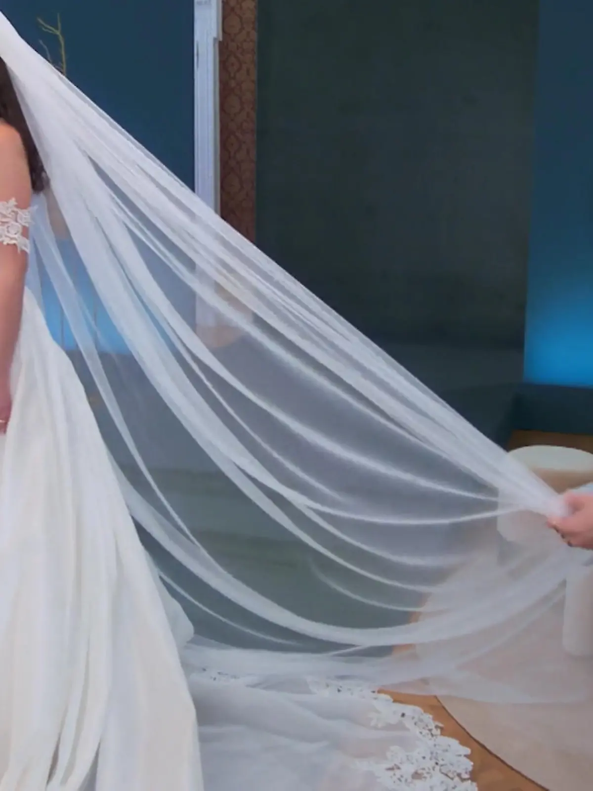 Bild zu: "Nancy ist von Elaines Auswahl begeistert"