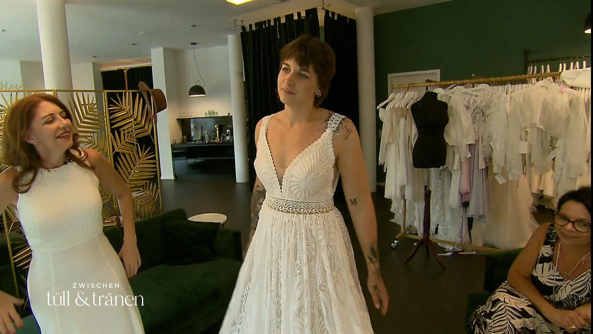 Entscheidet sich Coralie doch für ein Kleid? Statt Hosenanzug