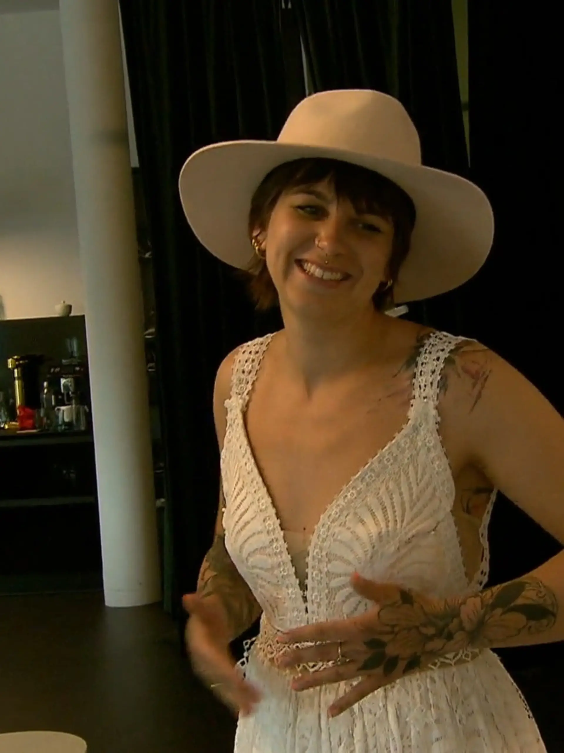Bild zu: "Wird es das Kleid oder das Hosen-Outfit?"