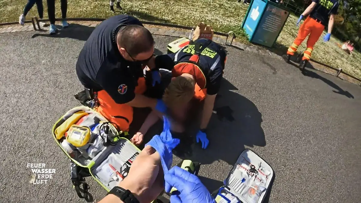 Einsatz mit einer bewusstlosen Person DLRG Wasserrettung