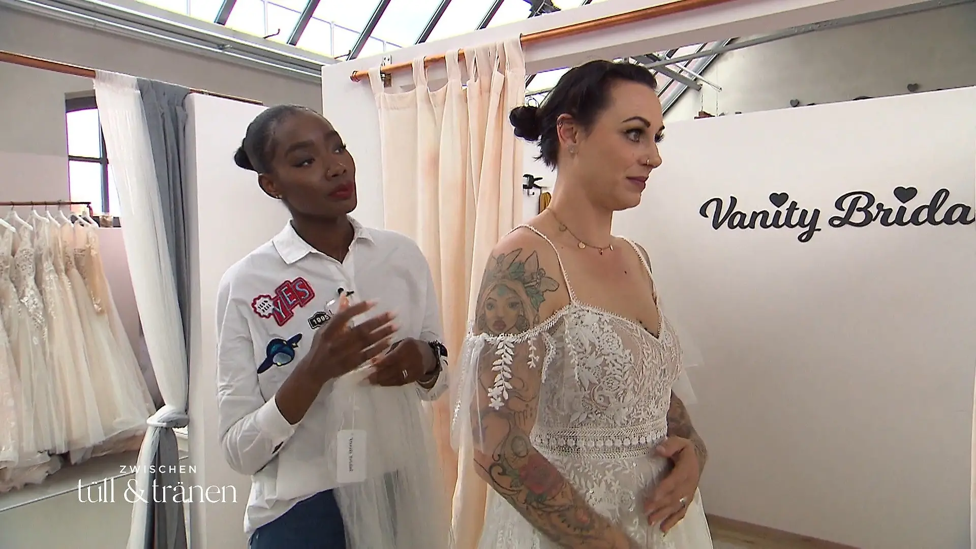 Wird Monique auf ihr Herz hören? Königlicher Look