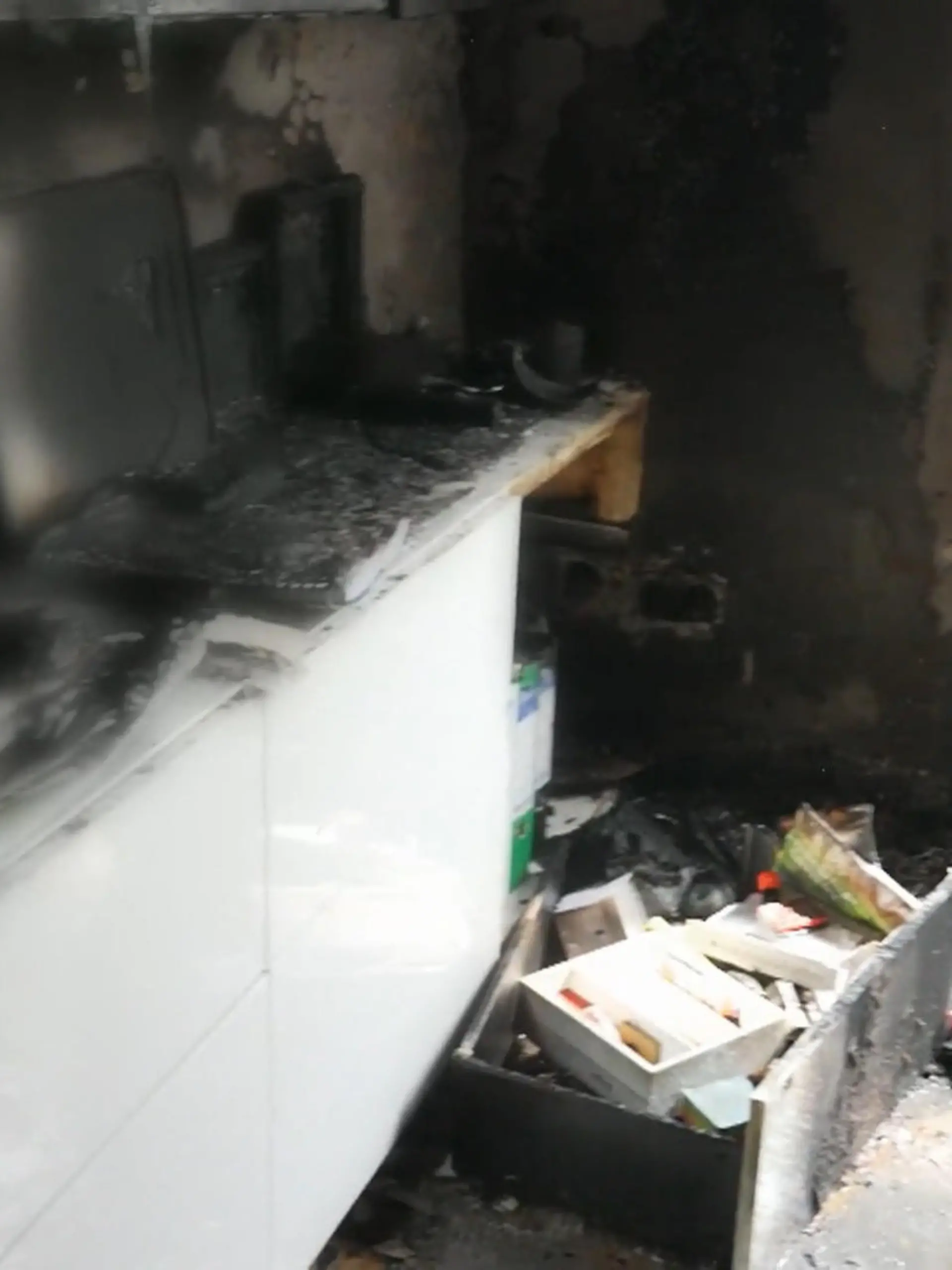 Bild zu: "Nach einem Wohnungsbrand wird nach der Ursache gesucht"