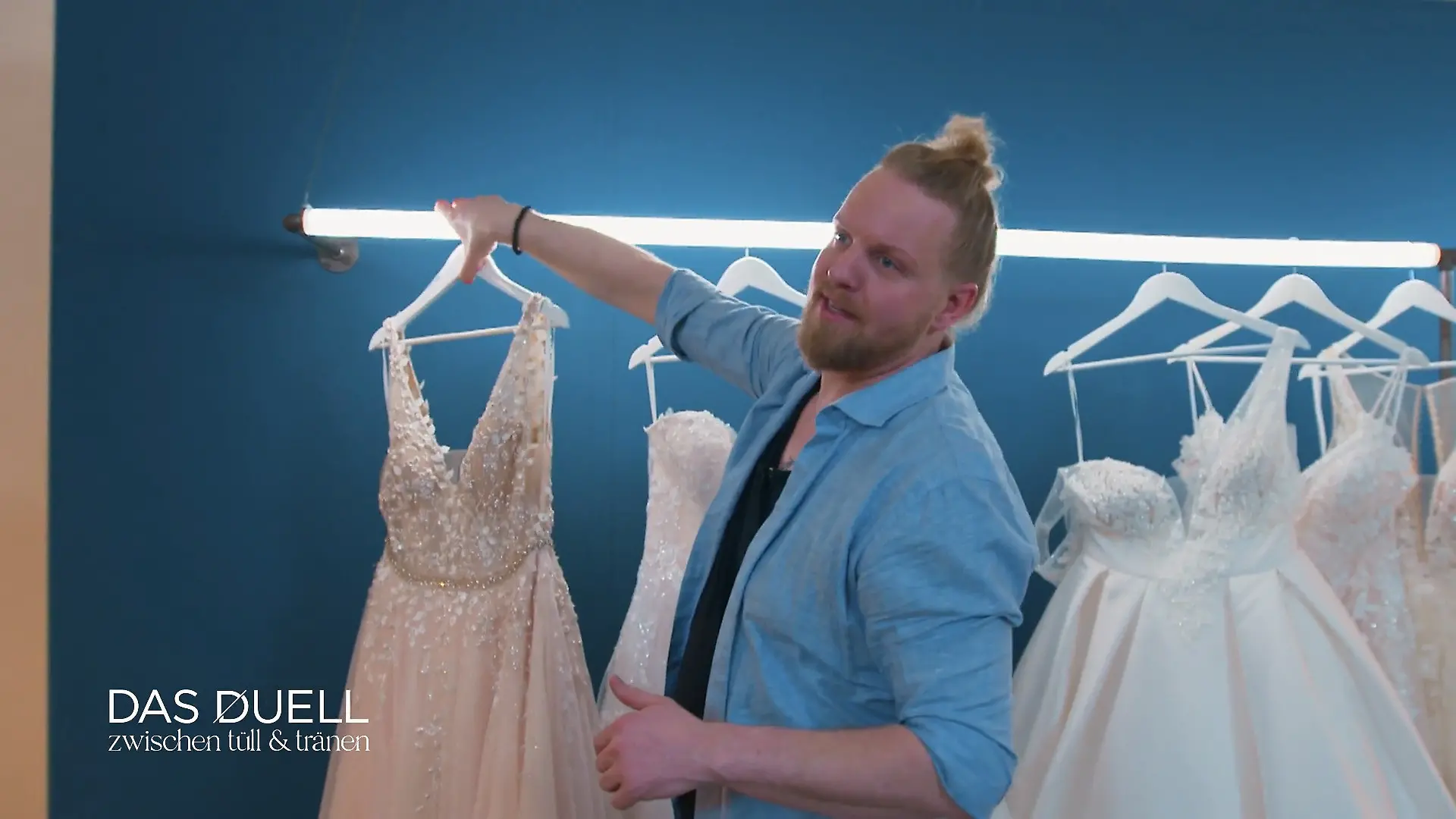 Hannes wählt das dritte Kleid gezielt Kein Kracher