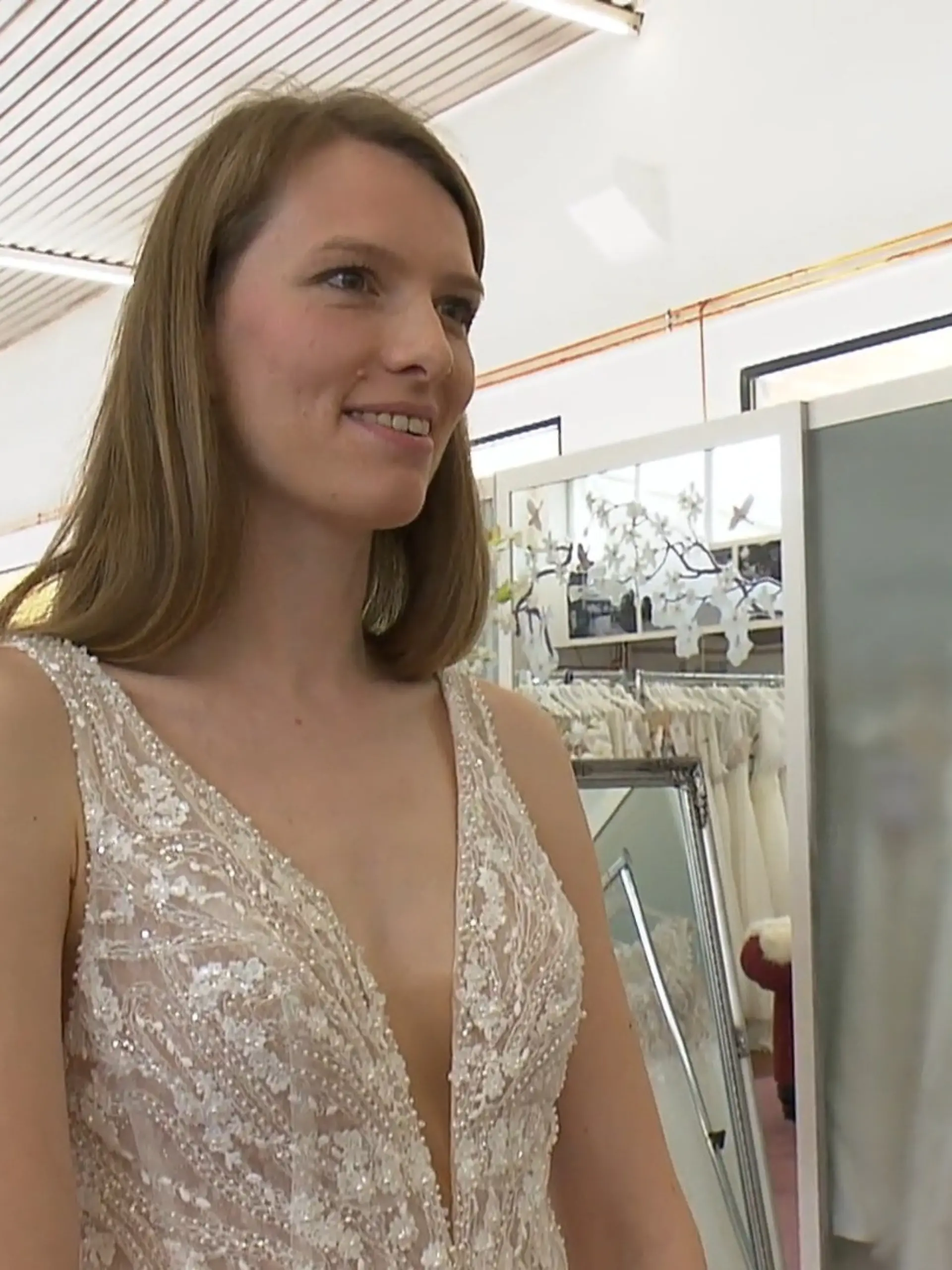 Bild zu: ""So viel Kleid hatte ich noch nie an""