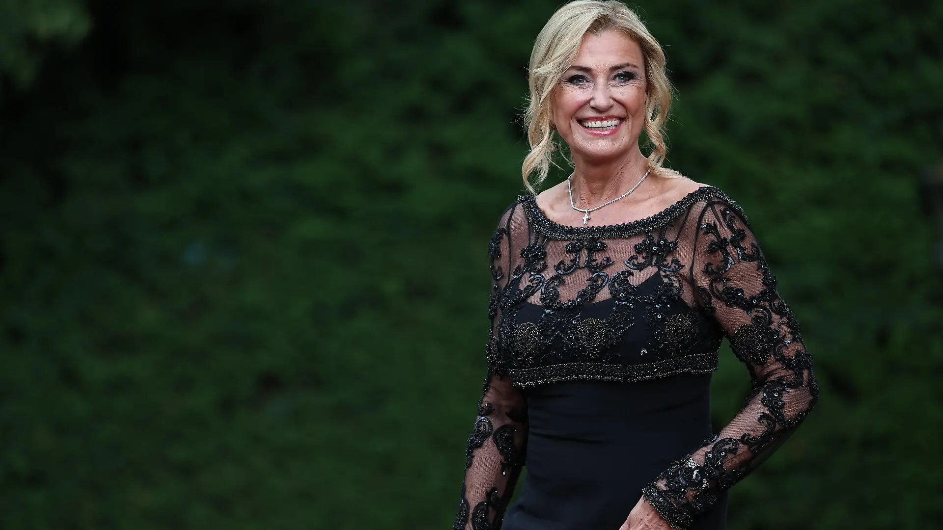 25.07.2023, Bayern, Bayreuth: Dagmar Wöhrl, Unternehmerin, kommt zur Eröffnung der Richard-Wagner-Festspiele mit einem neuen «Parsifal» ins Festspielhaus auf dem Grünen Hügel. Foto: Daniel Karmann/dpa +++ dpa-Bildfunk +++