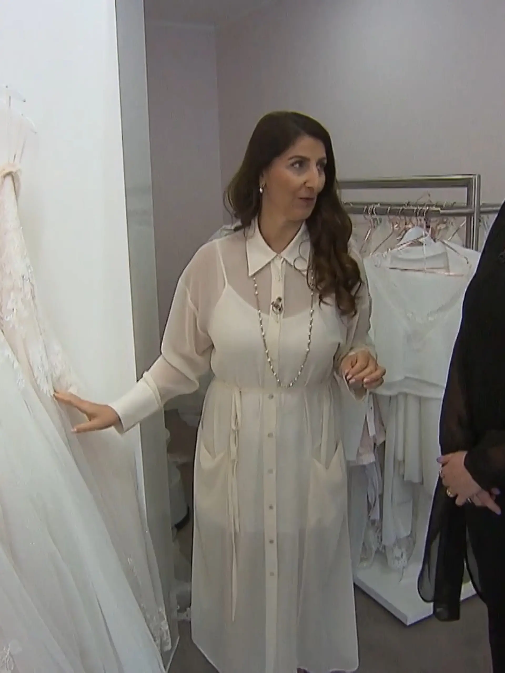 Bild zu: "Vanessa wagt sich an ein Glitzerkleid"