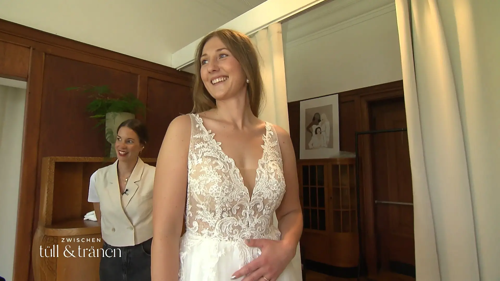 Aneta ist schon beim ersten Kleid hin und weg Potenzieller Favorit