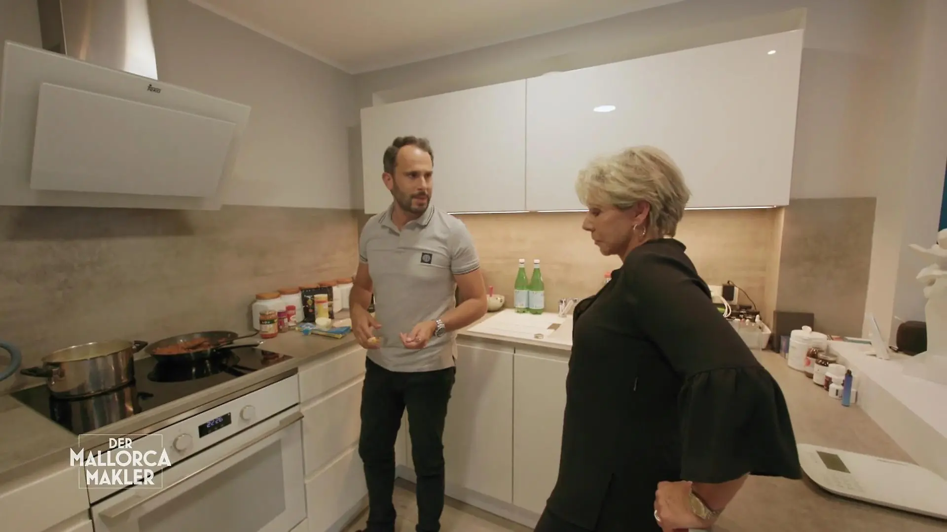 Silke und Dennis genießen ihren gemeinsamen Abend 23 Jahre Altersunterschied