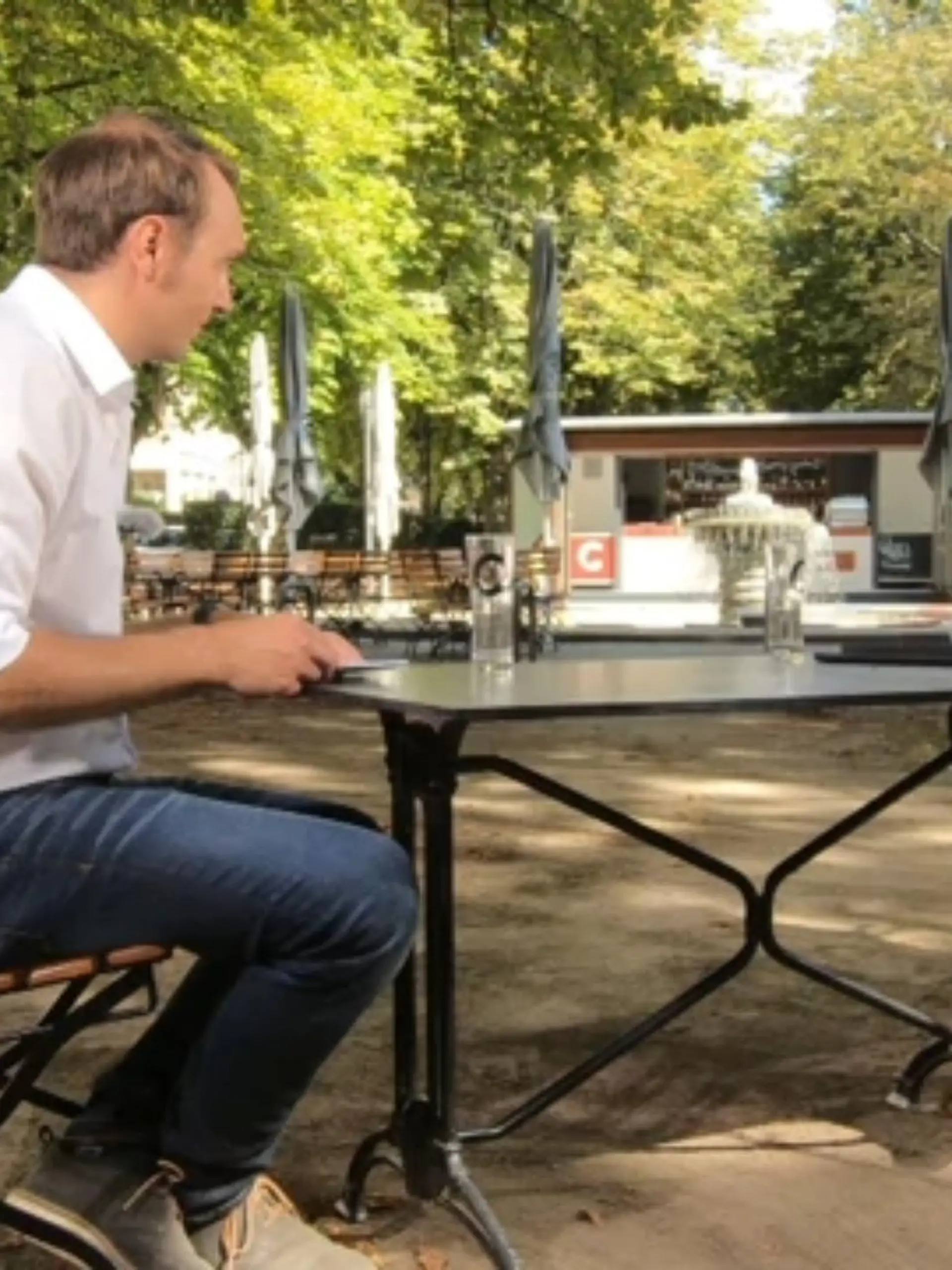 Mit dem heißesten Tag in dieser Augustwoche gehen die RTL Hessen-Sommerinterviews in die letzte Runde für dieses Jahr - schönes Wetter und glühender Gesprächsstoff. Unser Moderator Tobias Radloff traf die Fraktionsvorsitzende der Linke, Elisabeth Kula, in Wiesbaden. Woher sie den Ansporn für den kommenden Wahlkampf nimmt und was sie zu den Sexismus-Vorwürfen ihrer Partei sagt – im Video.