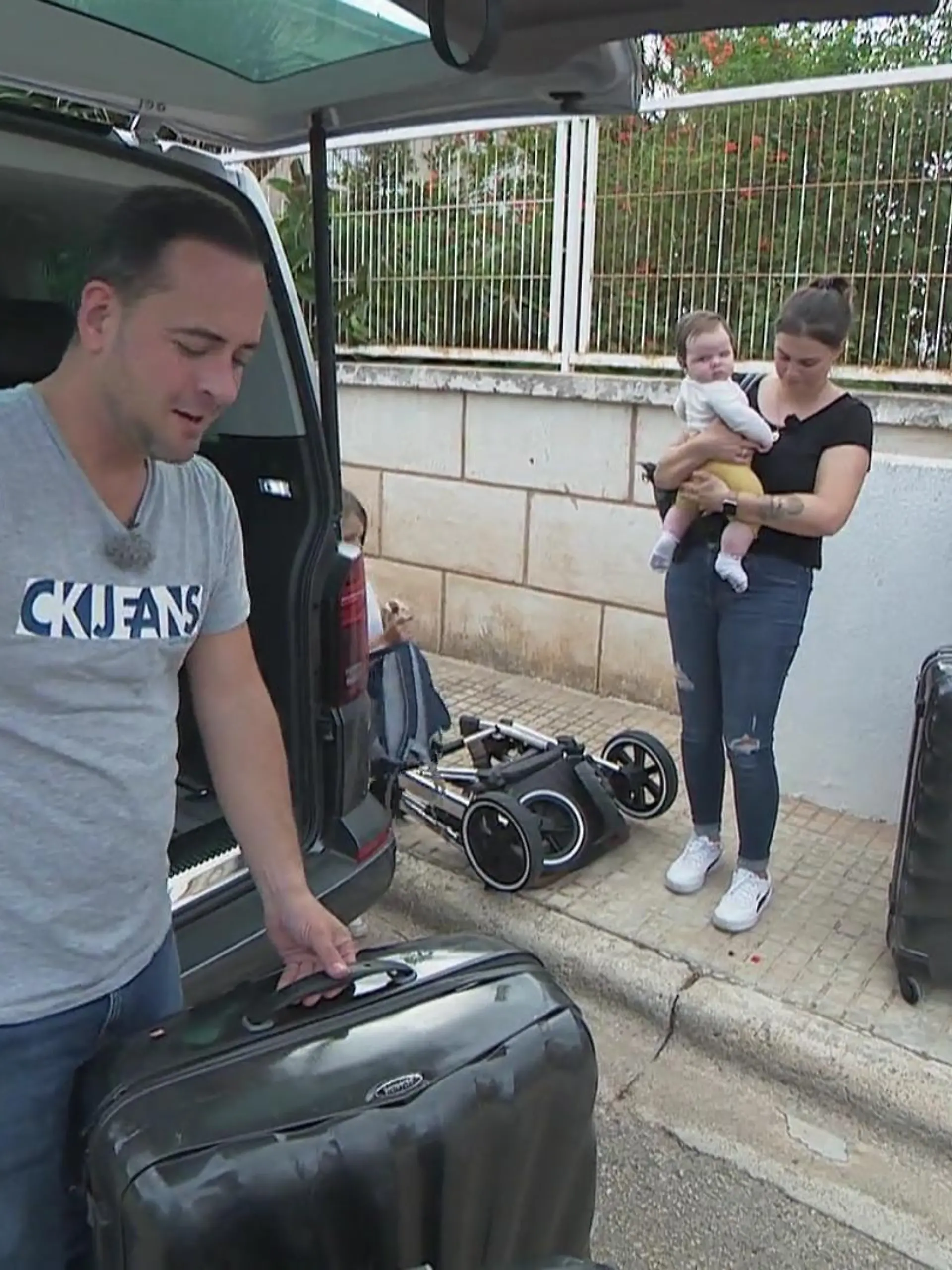Bild zu: "Familie Charmi bezieht nun ihr neues zu Hause"