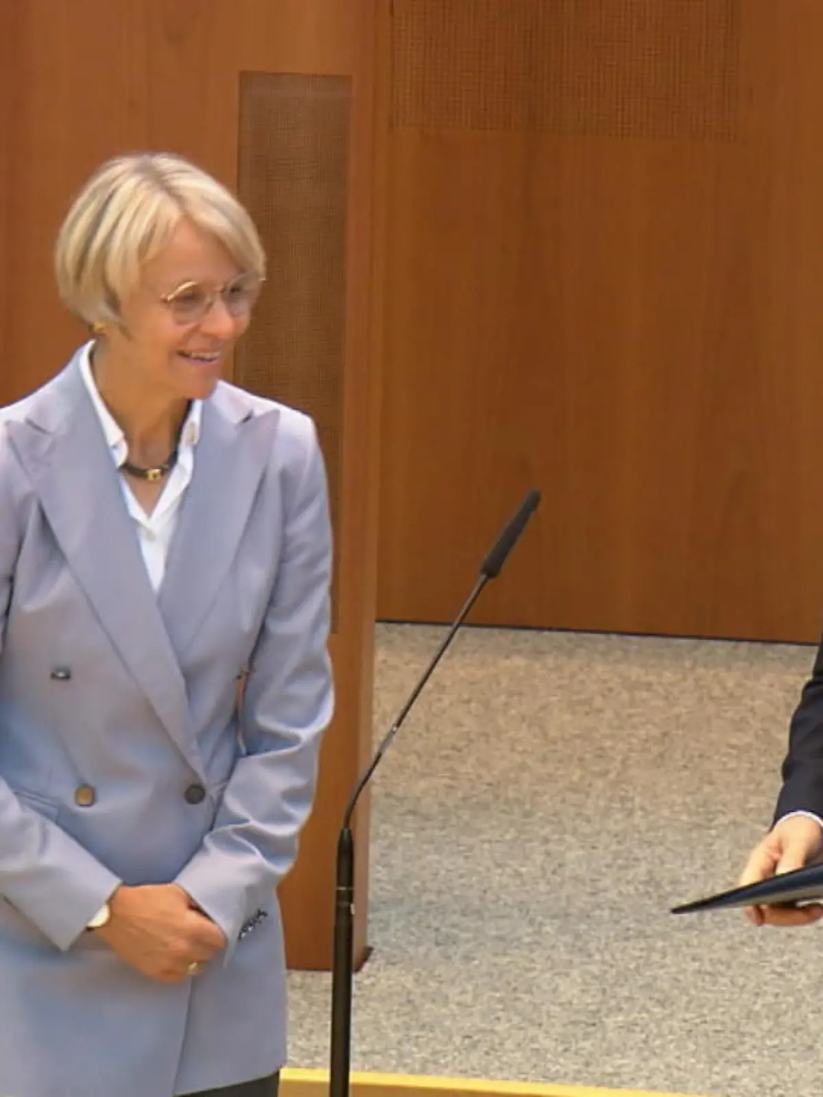 Bild zu: "NRW-Schulministerin Dorothee Feller"