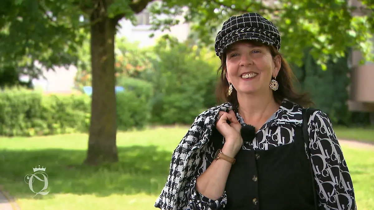 Sandra liebt ihren Zukünftigen und ihre Hüte Auf Wolke 7