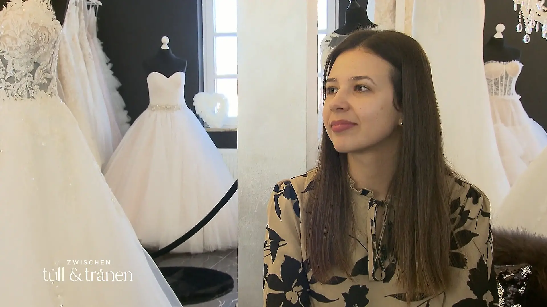 Cristina hat ein Favoritenkleid aus dem Internet Budget reicht erst nicht