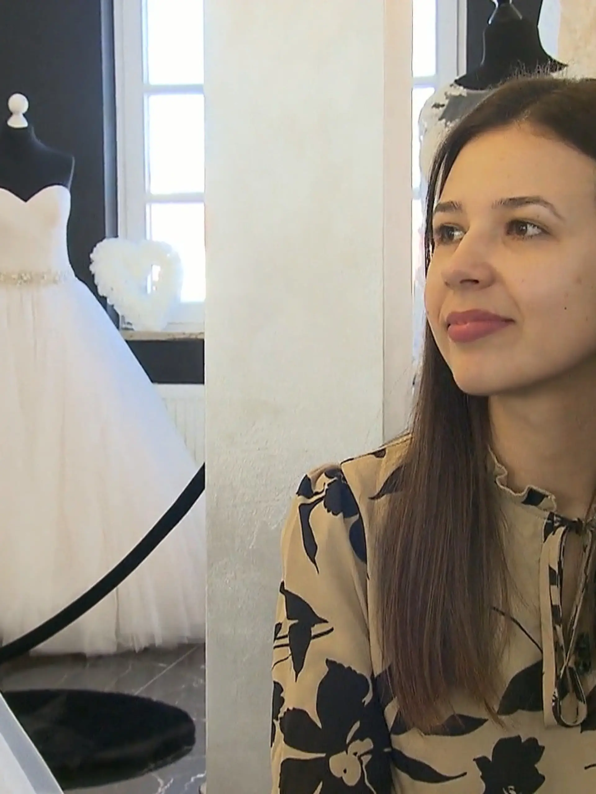 Bild zu: "Cristina hat ein Favoritenkleid aus dem Internet"