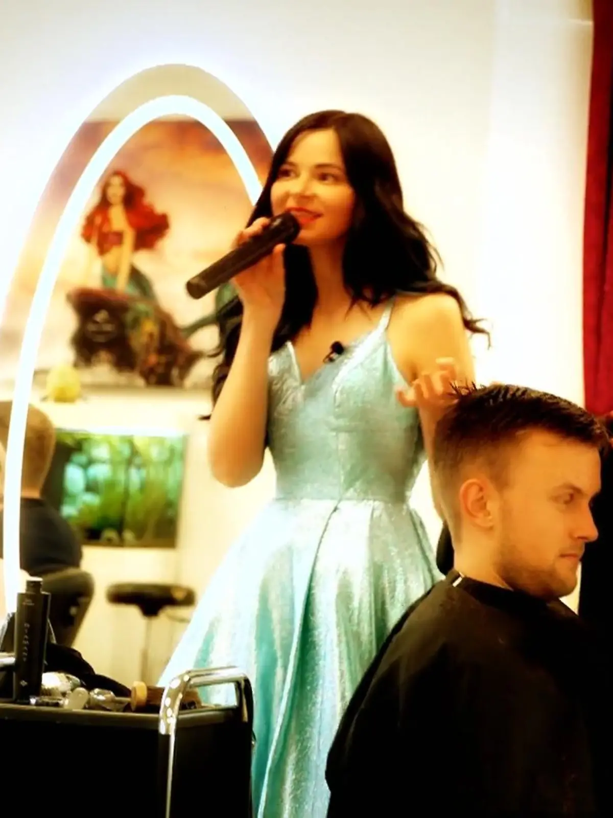 Bild zu: "Franziska, die singende Friseurin"