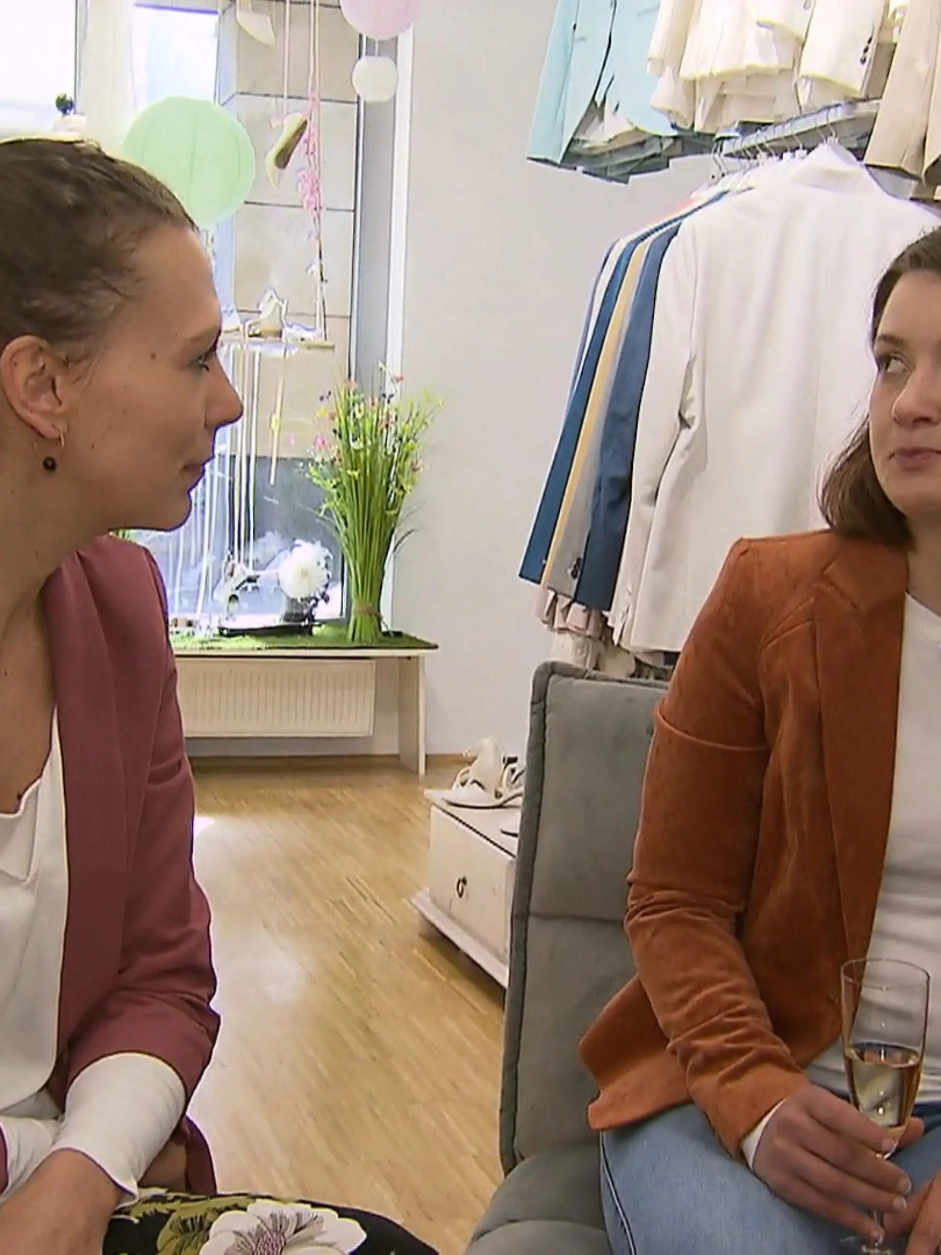 Bild zu: "Hochzeit auf der Rennstrecke - Sarah gibt Vollgas"
