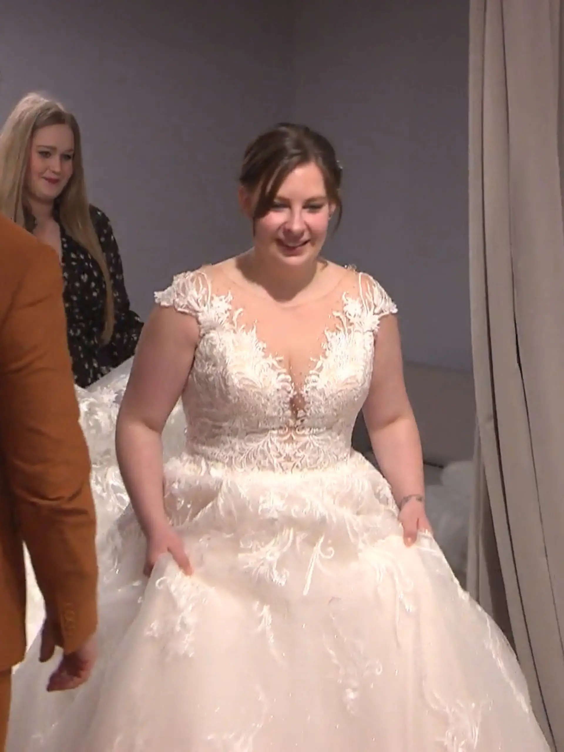 Bild zu: "Ist Uwes Favoritenkleid DAS Kleid für Sabrina?"